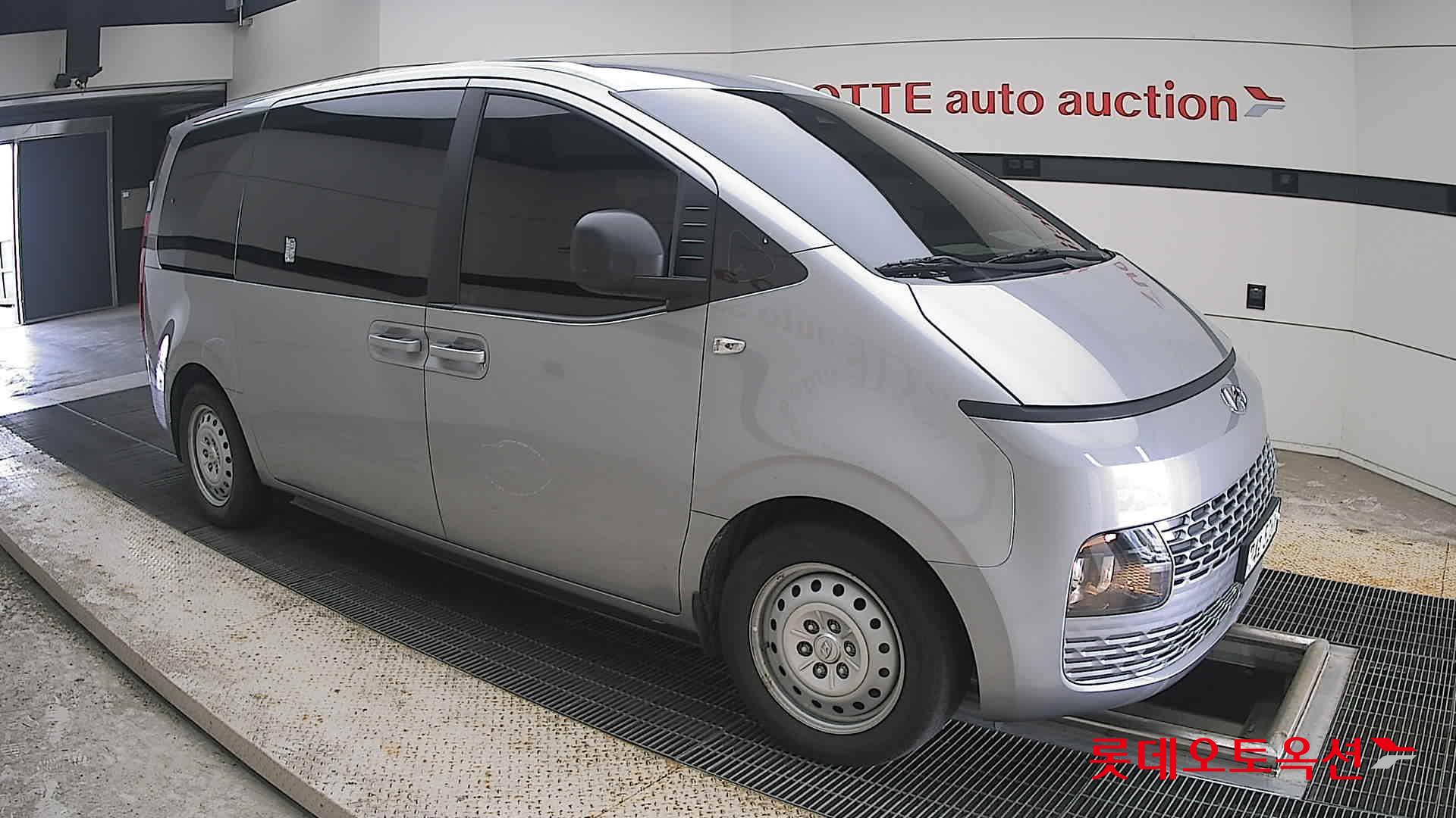 2022 - hyundai staria