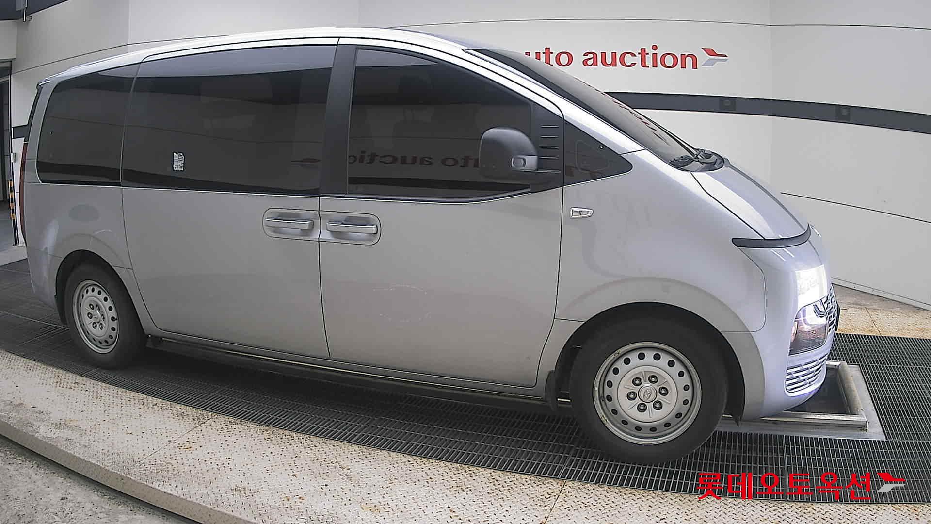 2022 - hyundai staria