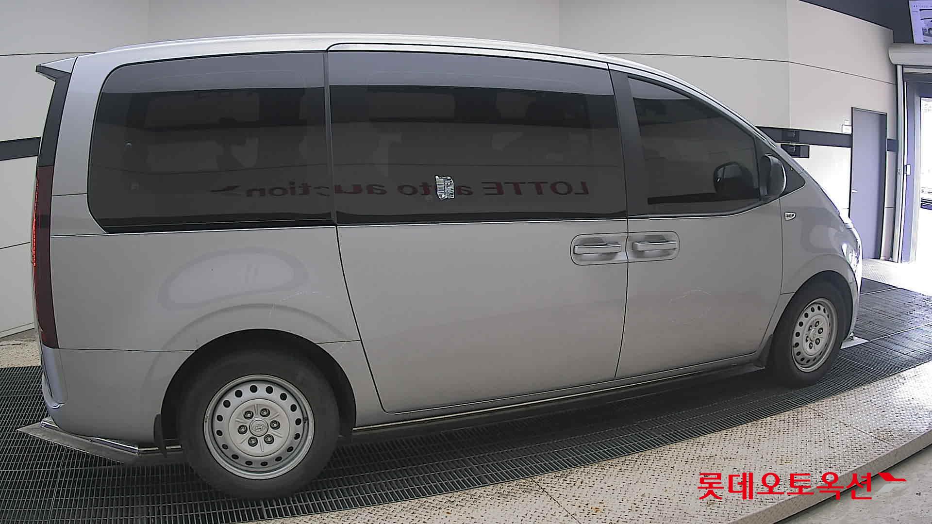 2022 - hyundai staria