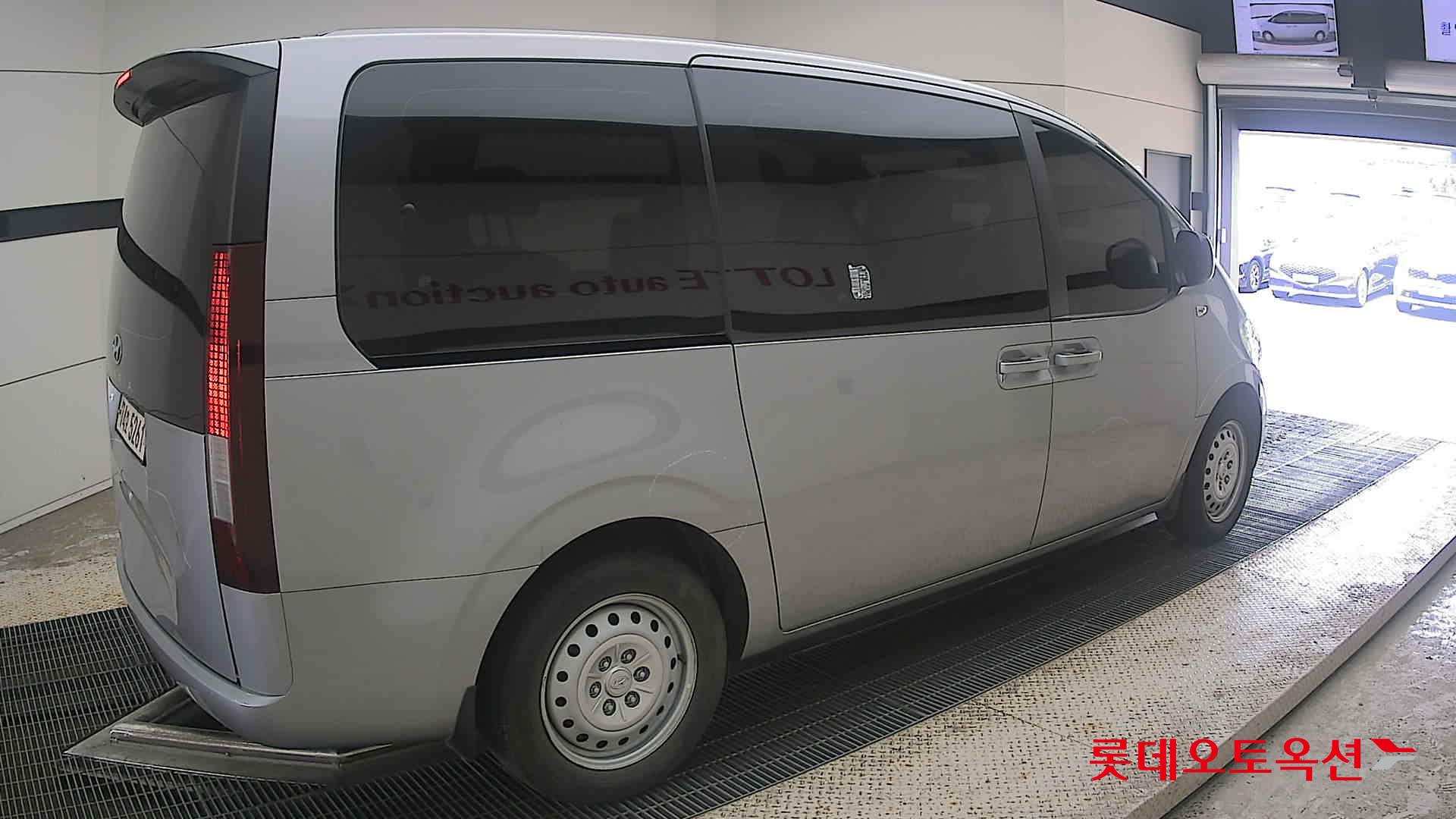 2022 - hyundai staria
