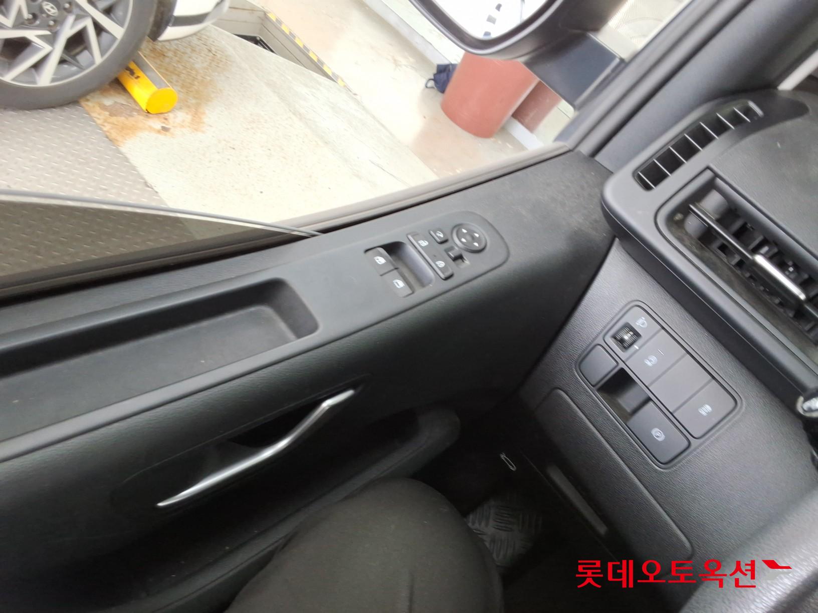 2022 - hyundai staria