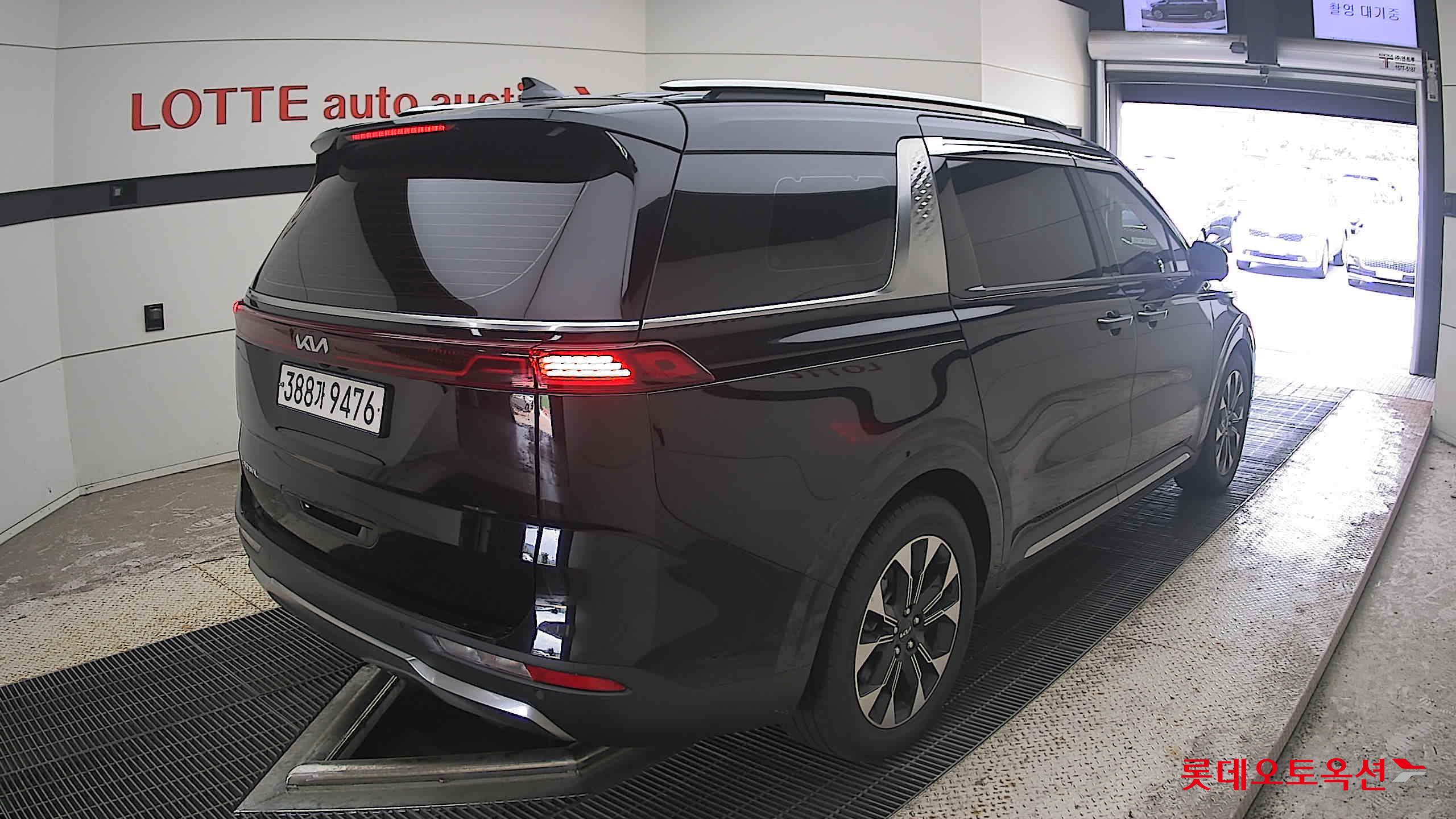 2023 - kia carnival