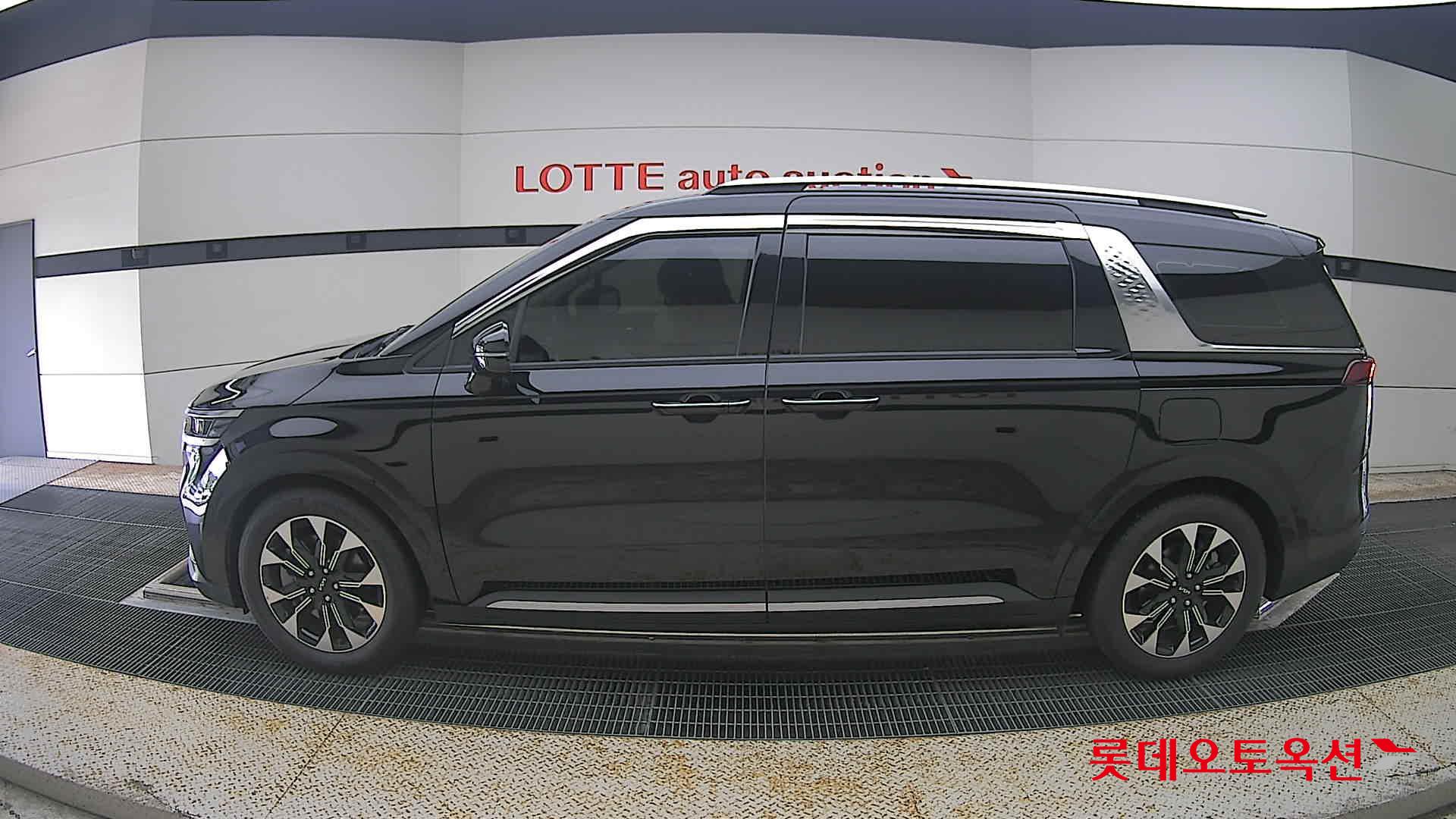 2023 - kia carnival