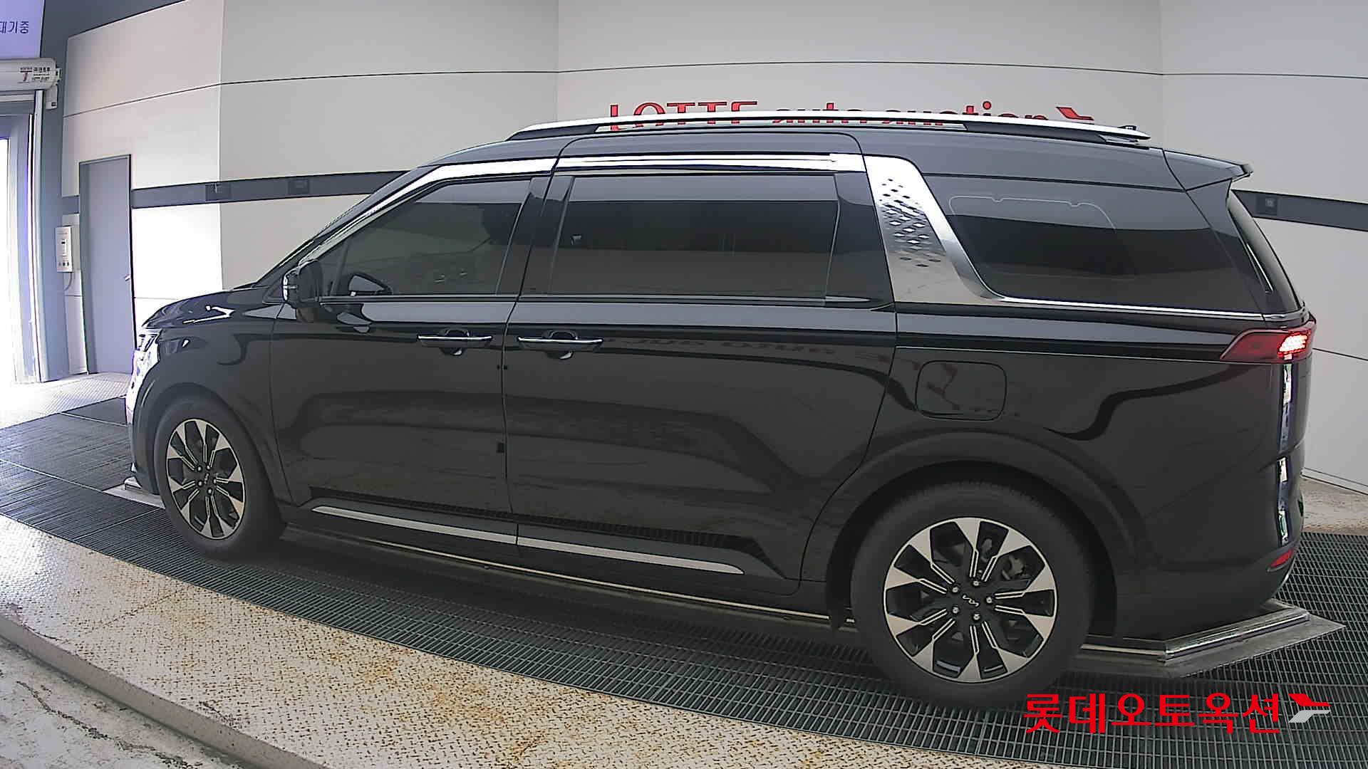 2023 - kia carnival