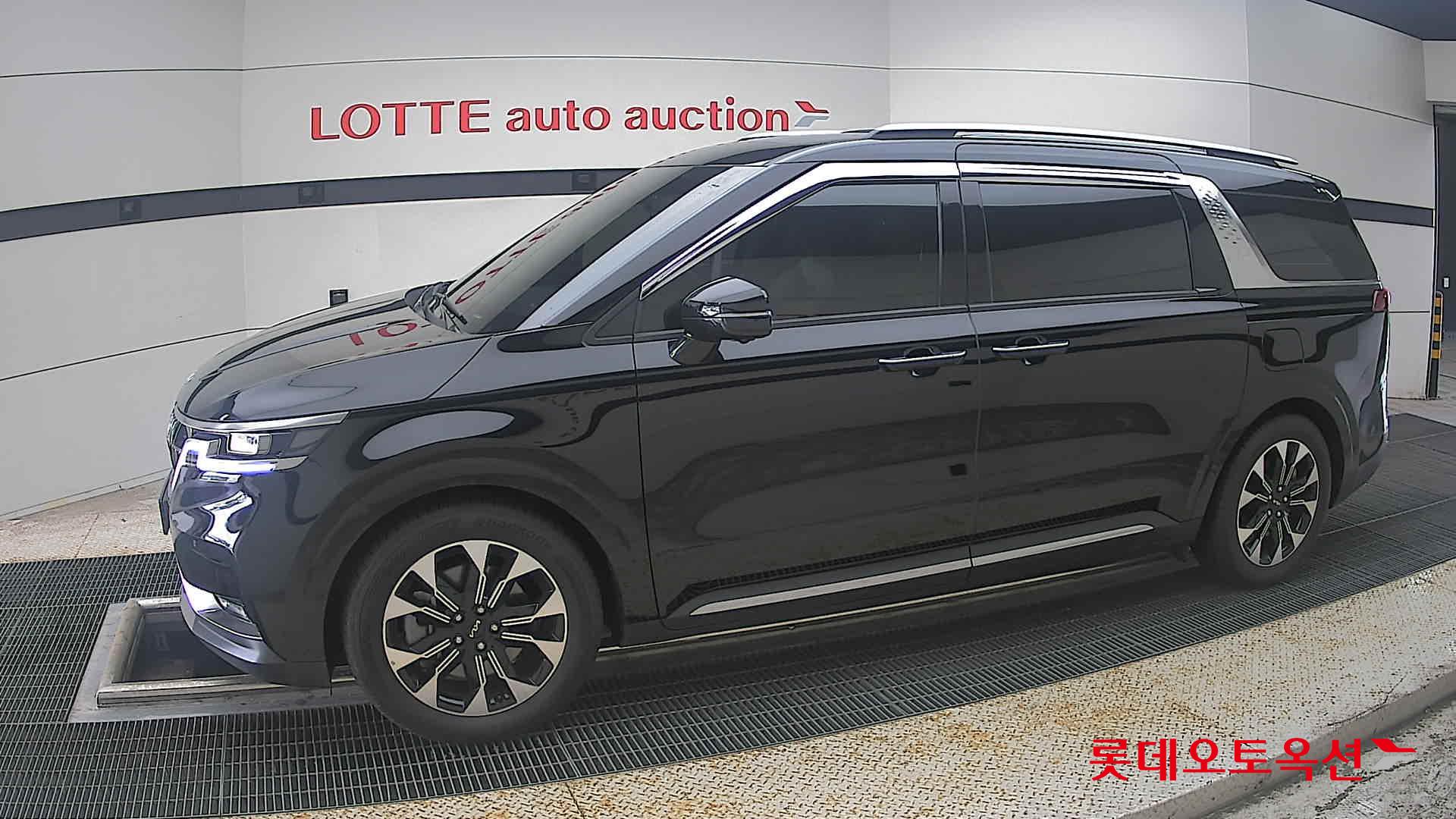 2023 - kia carnival