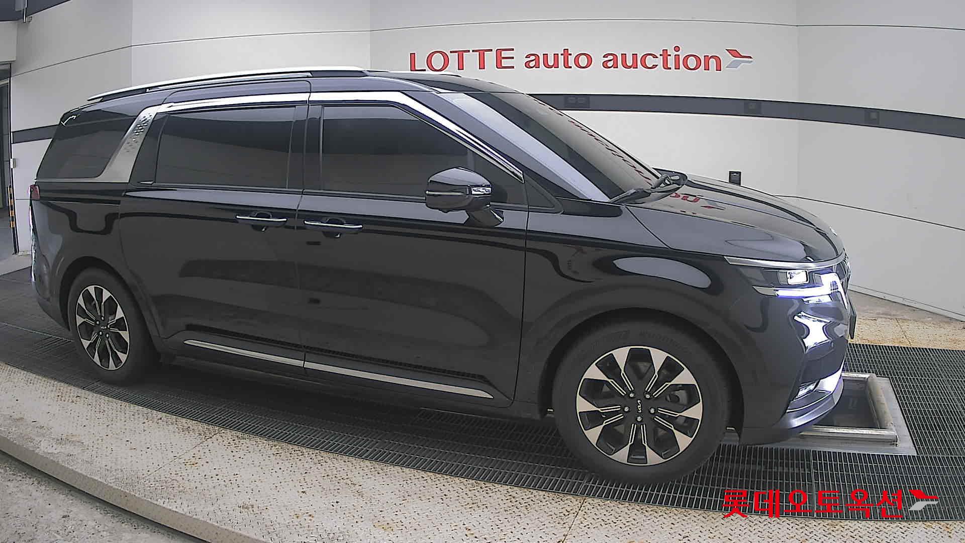 2023 - kia carnival
