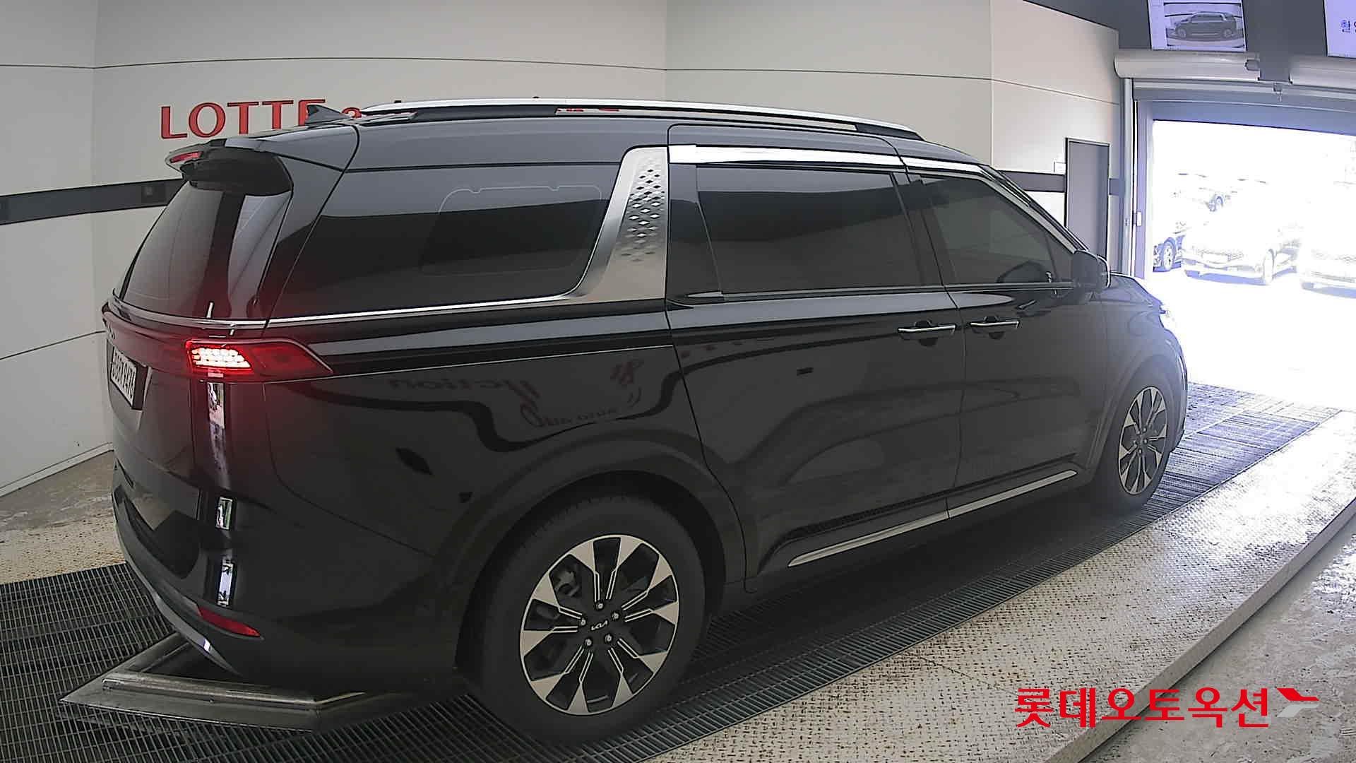 2023 - kia carnival