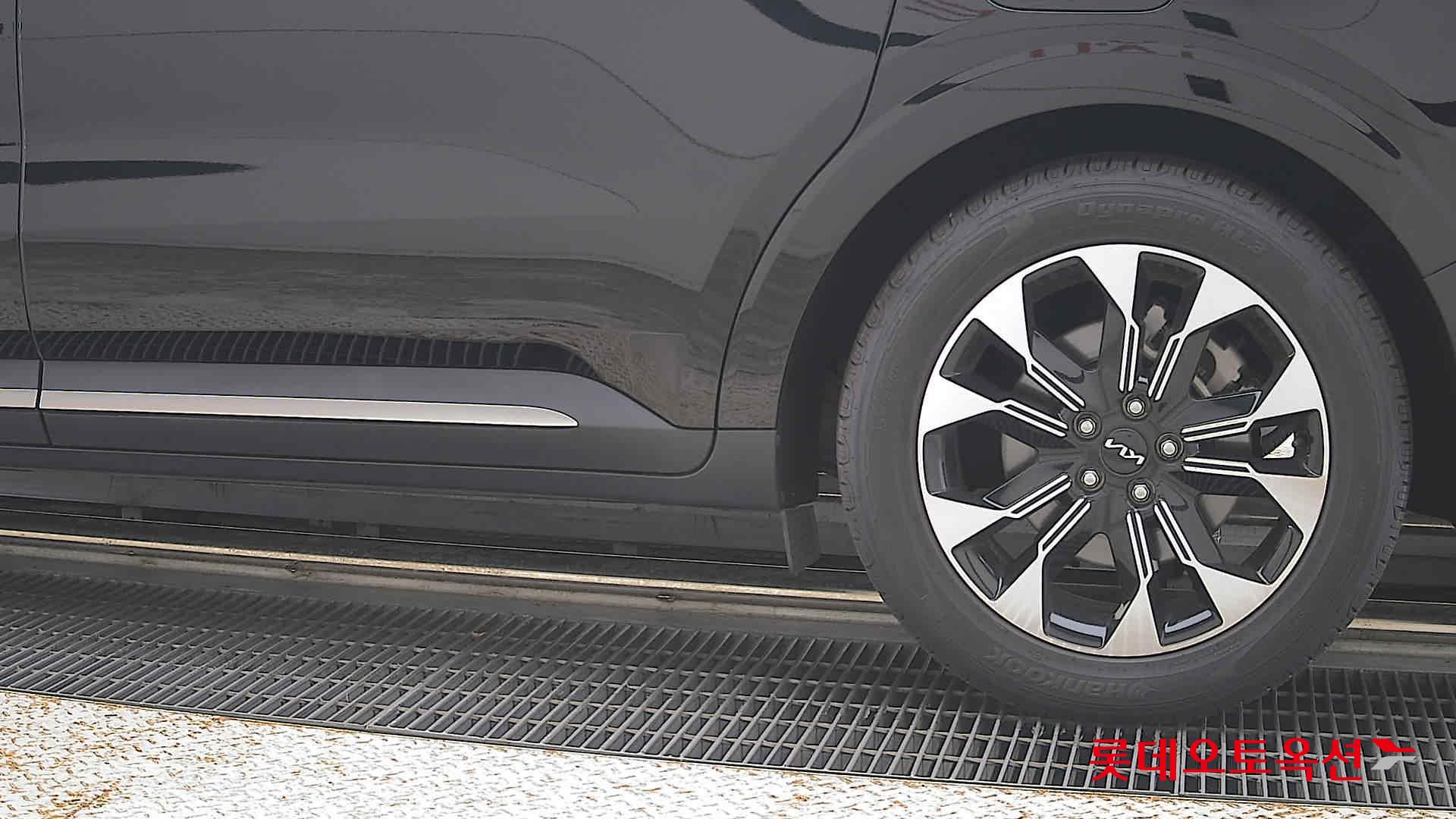 2023 - kia carnival