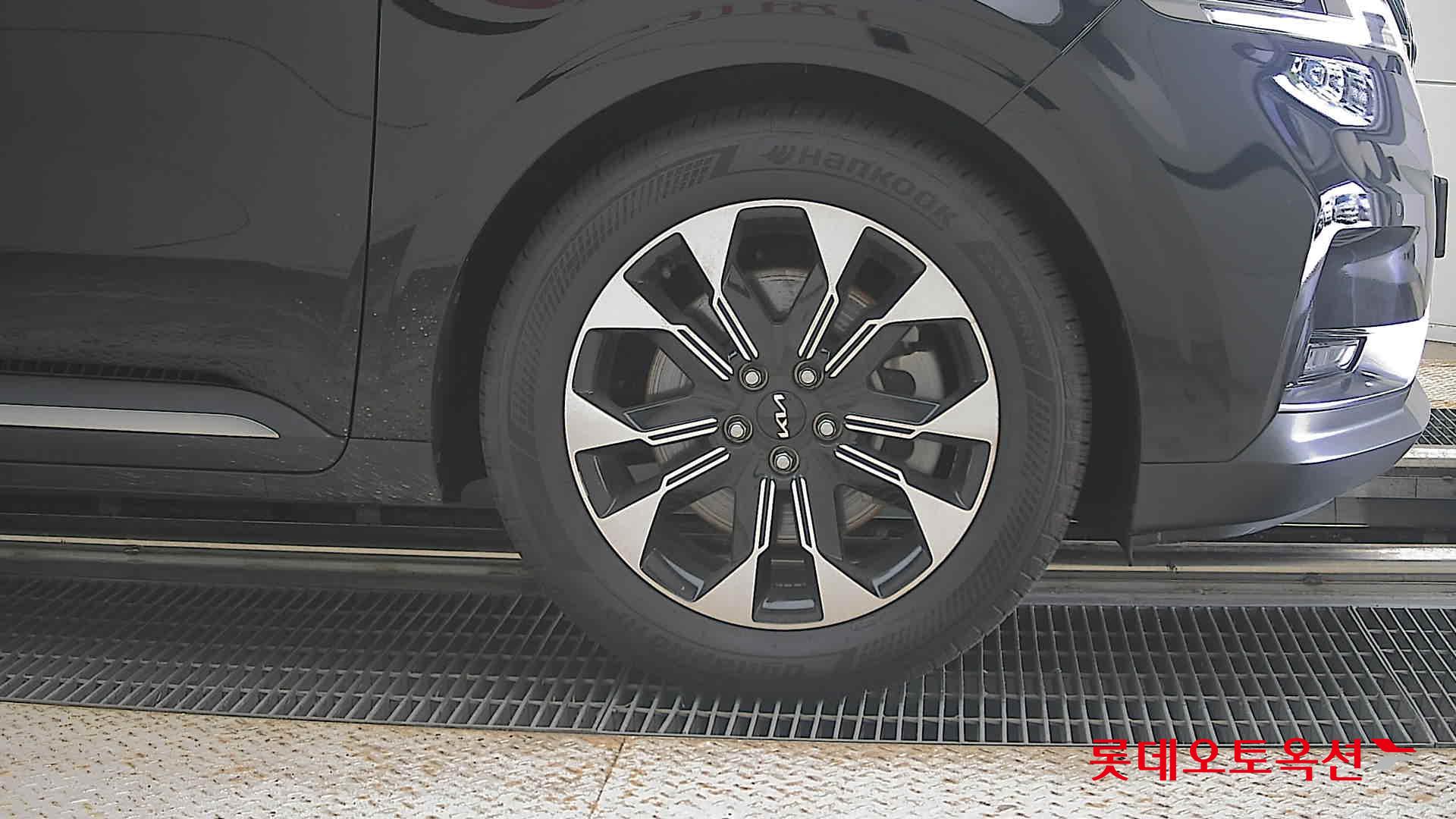 2023 - kia carnival