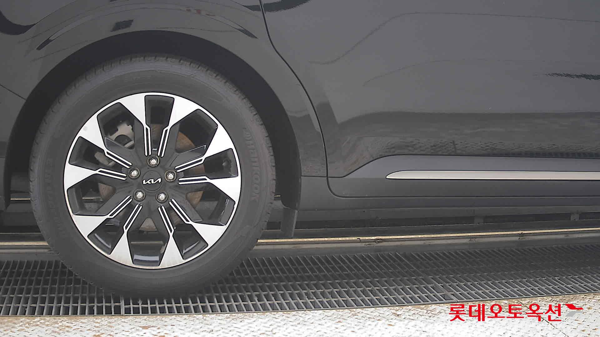 2023 - kia carnival