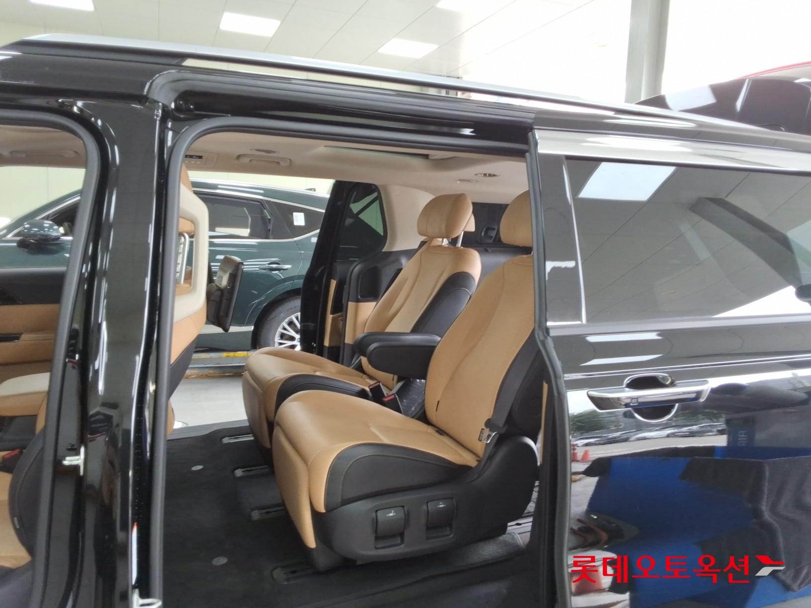 2023 - kia carnival