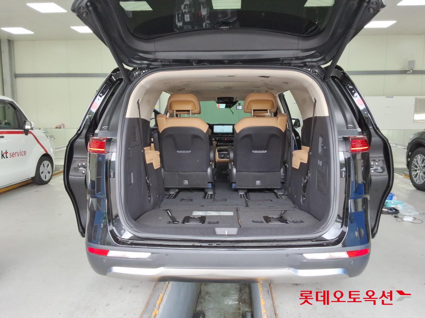 2023 - kia carnival