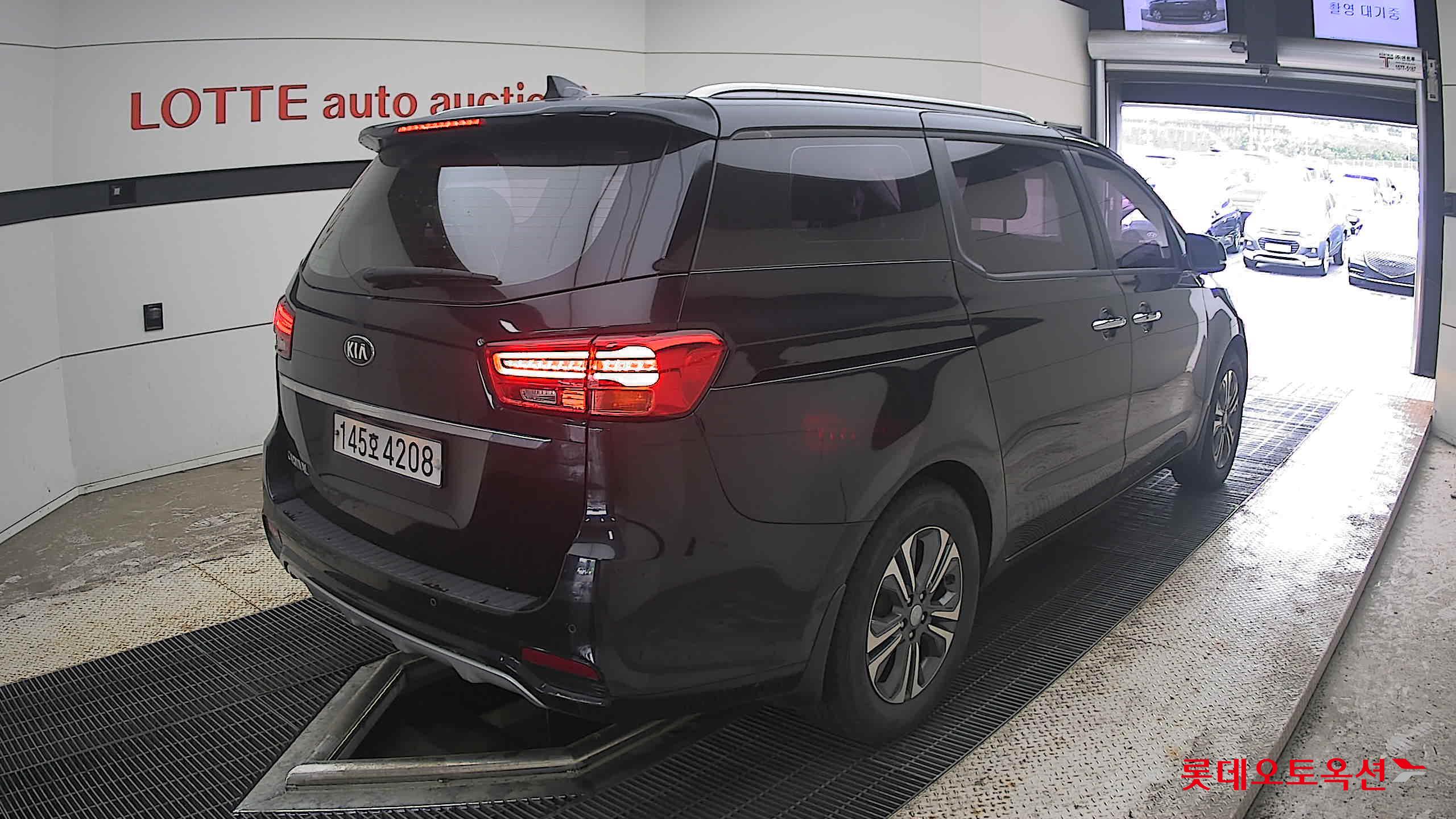 2020 - kia carnival