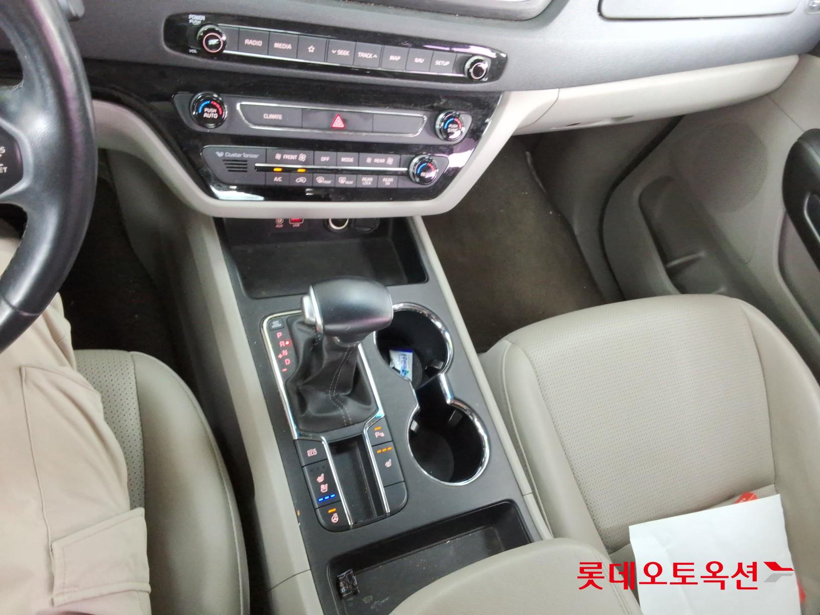 2020 - kia carnival