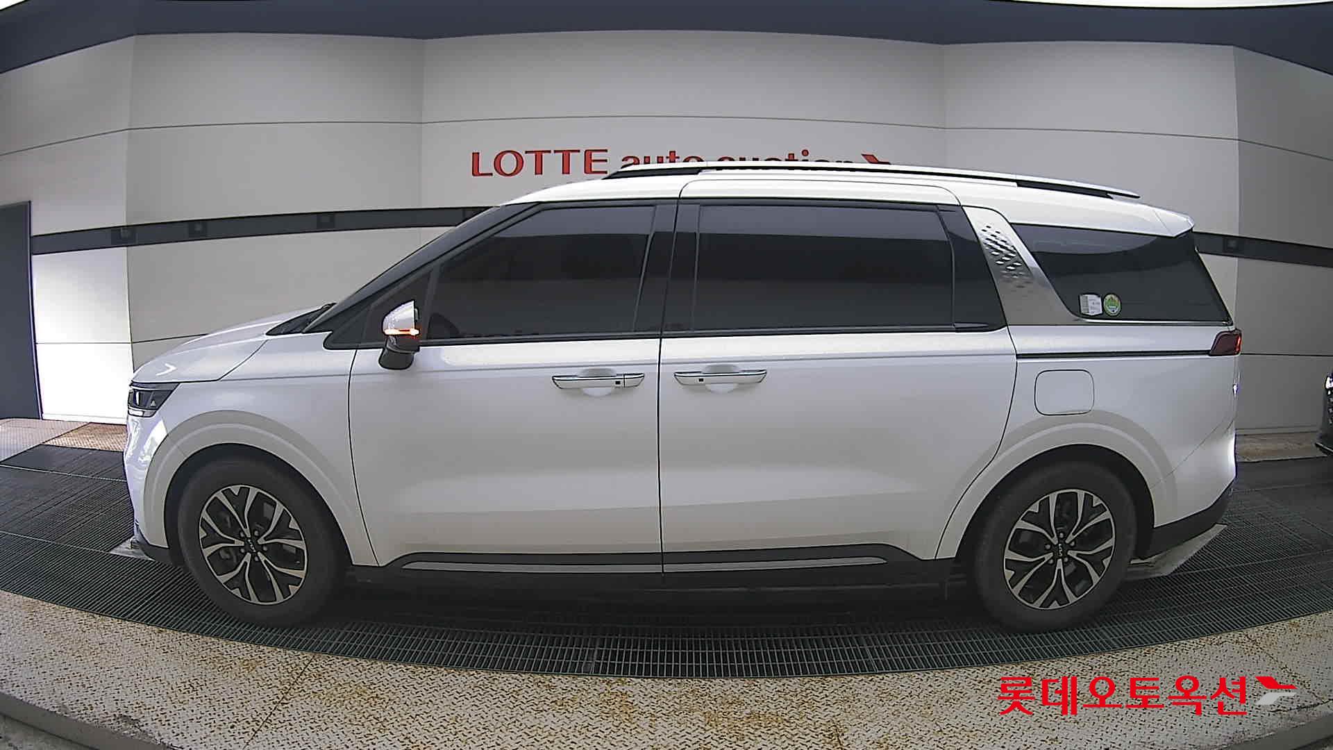 2023 - kia carnival