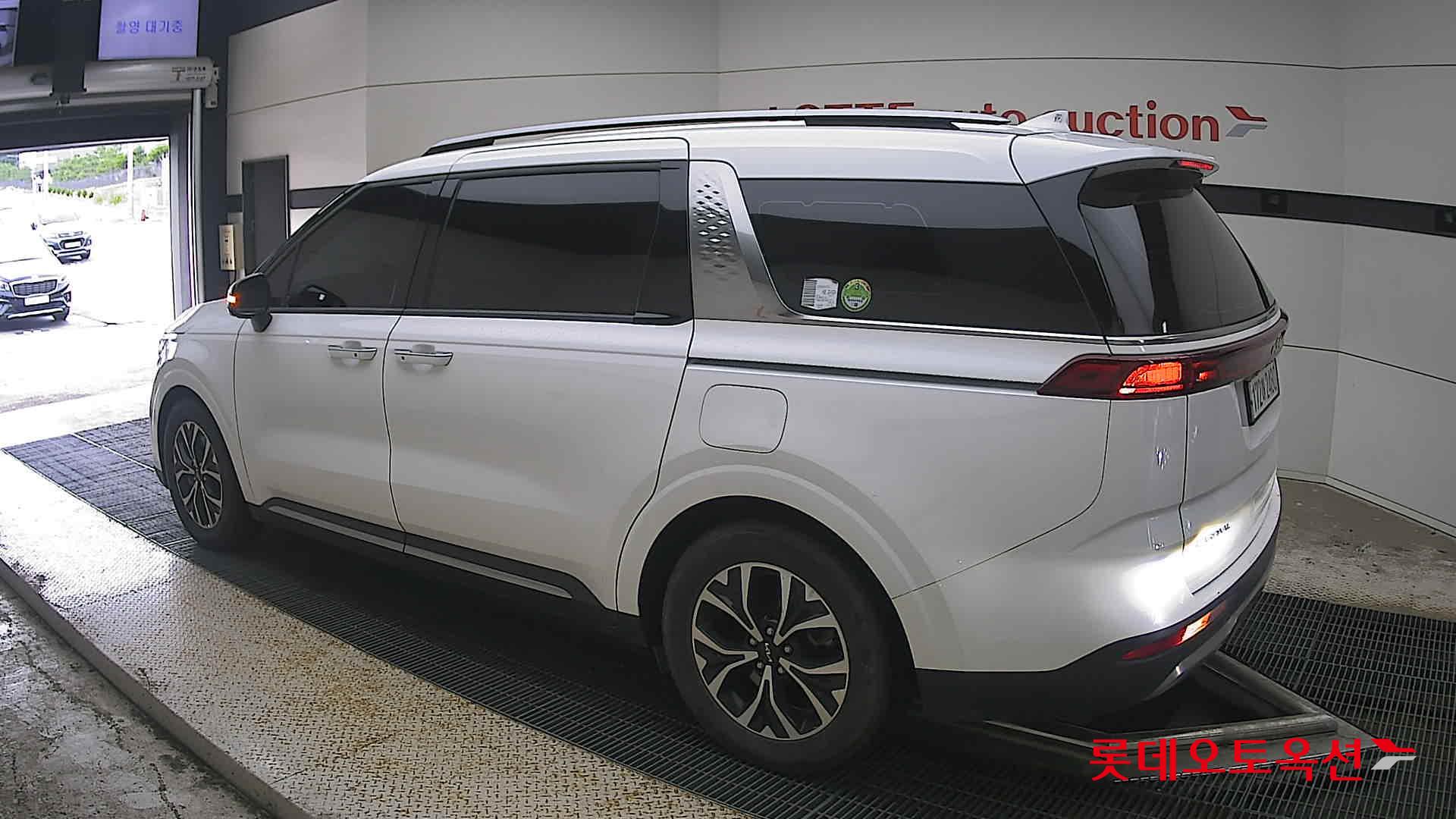 2023 - kia carnival