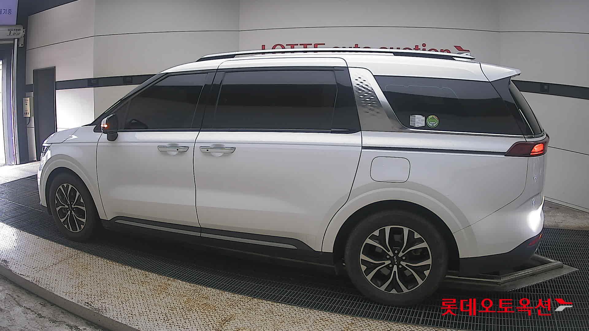 2023 - kia carnival