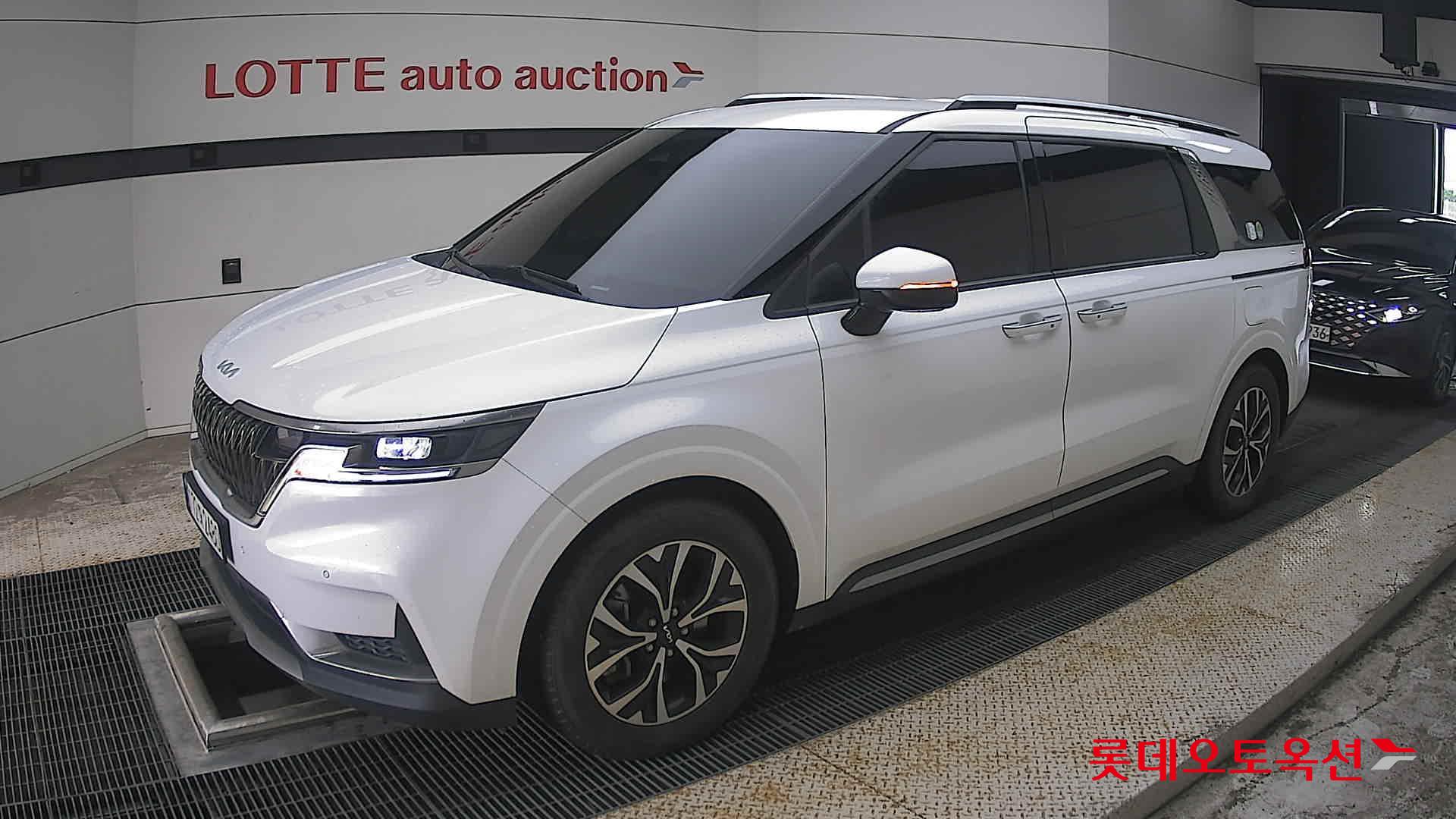2023 - kia carnival