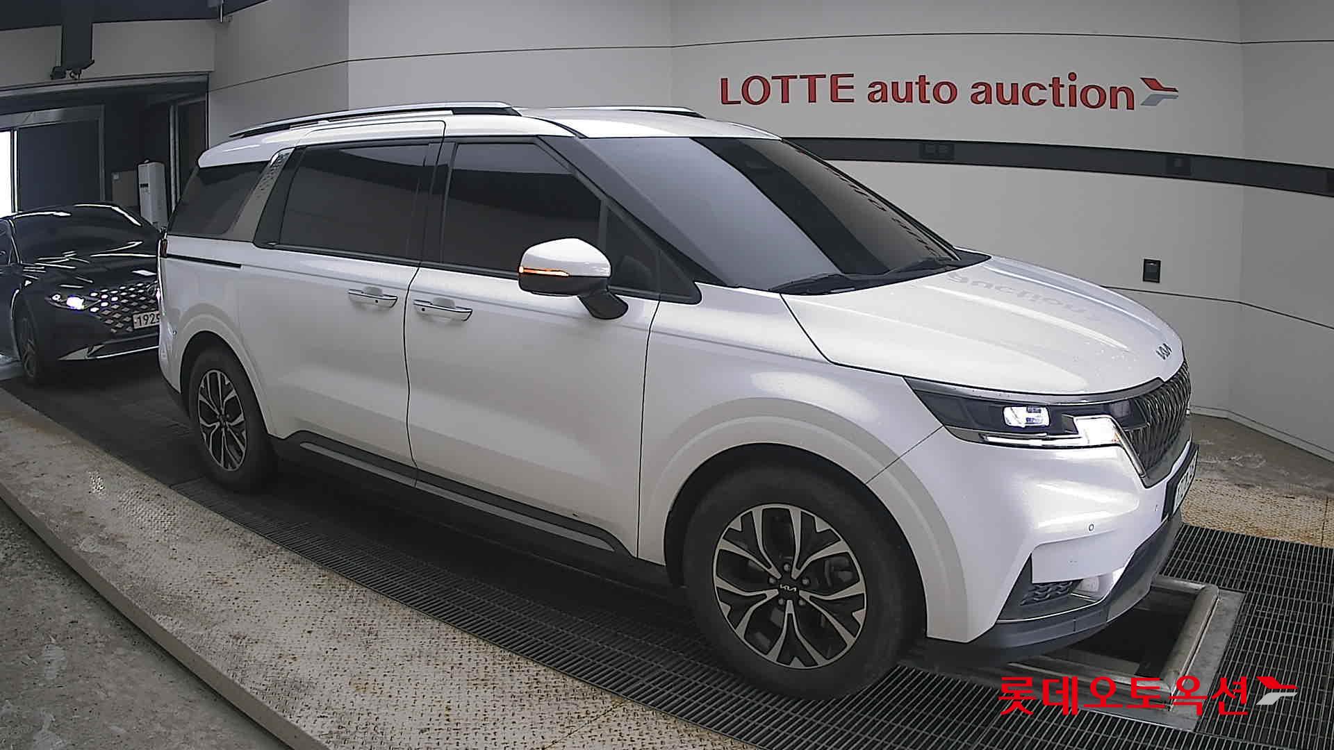 2023 - kia carnival