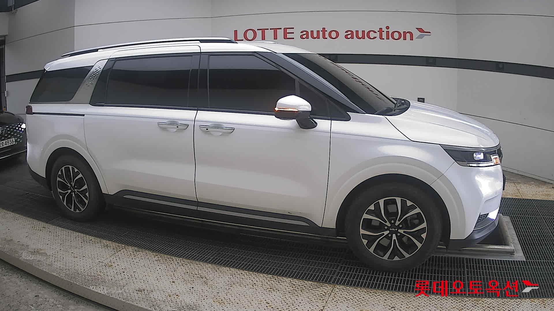2023 - kia carnival