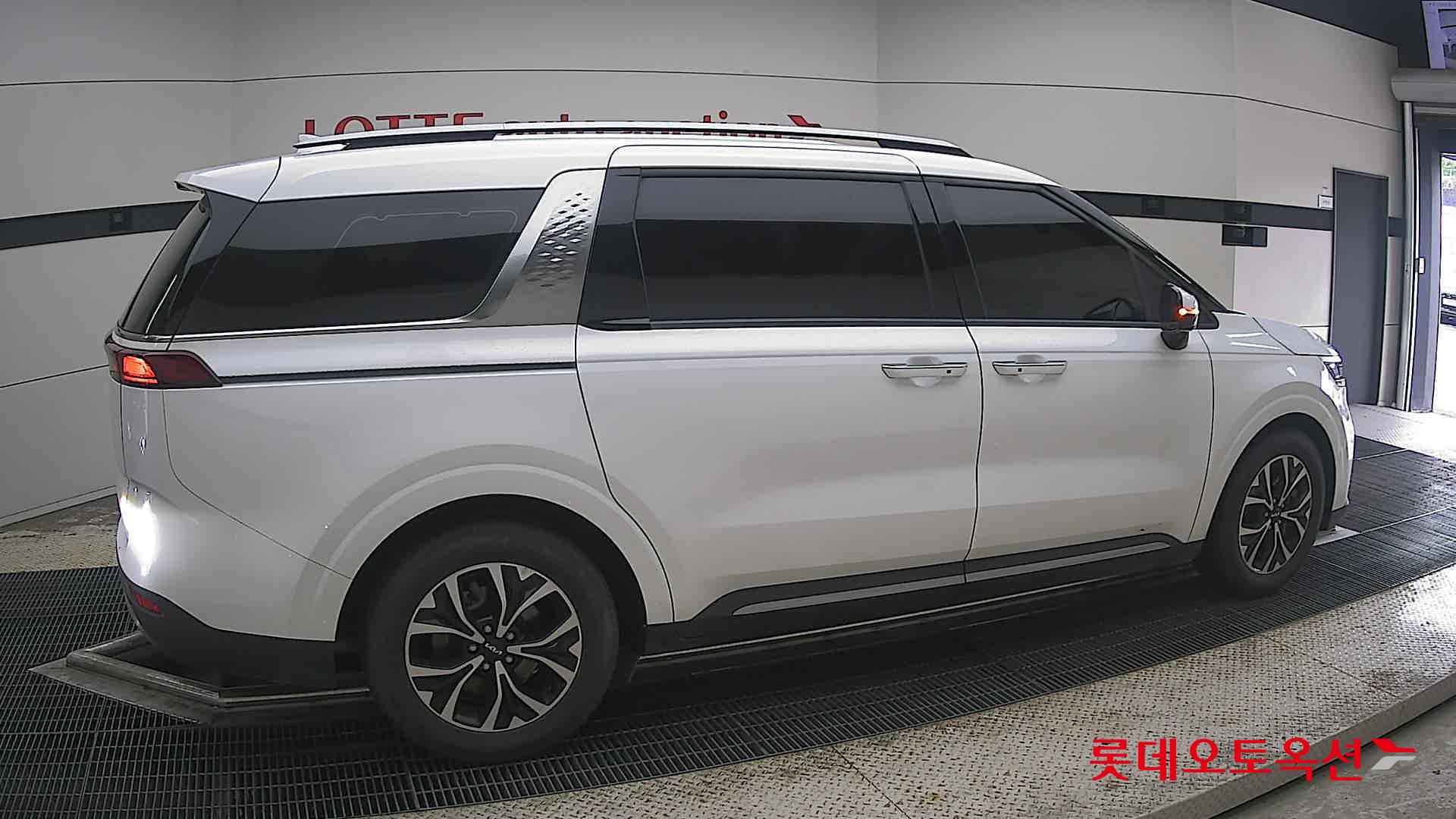 2023 - kia carnival