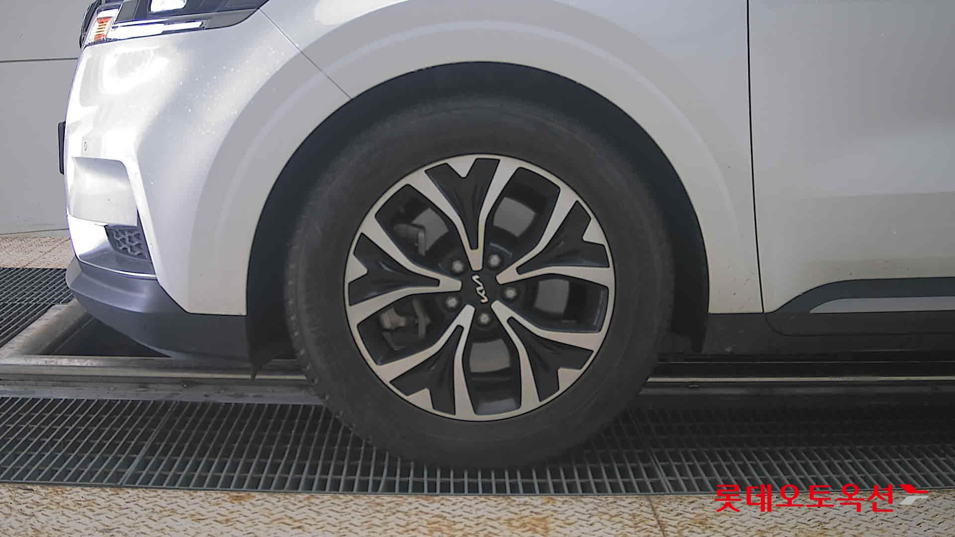 2023 - kia carnival
