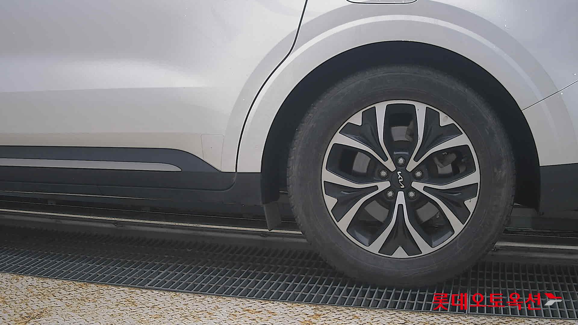 2023 - kia carnival