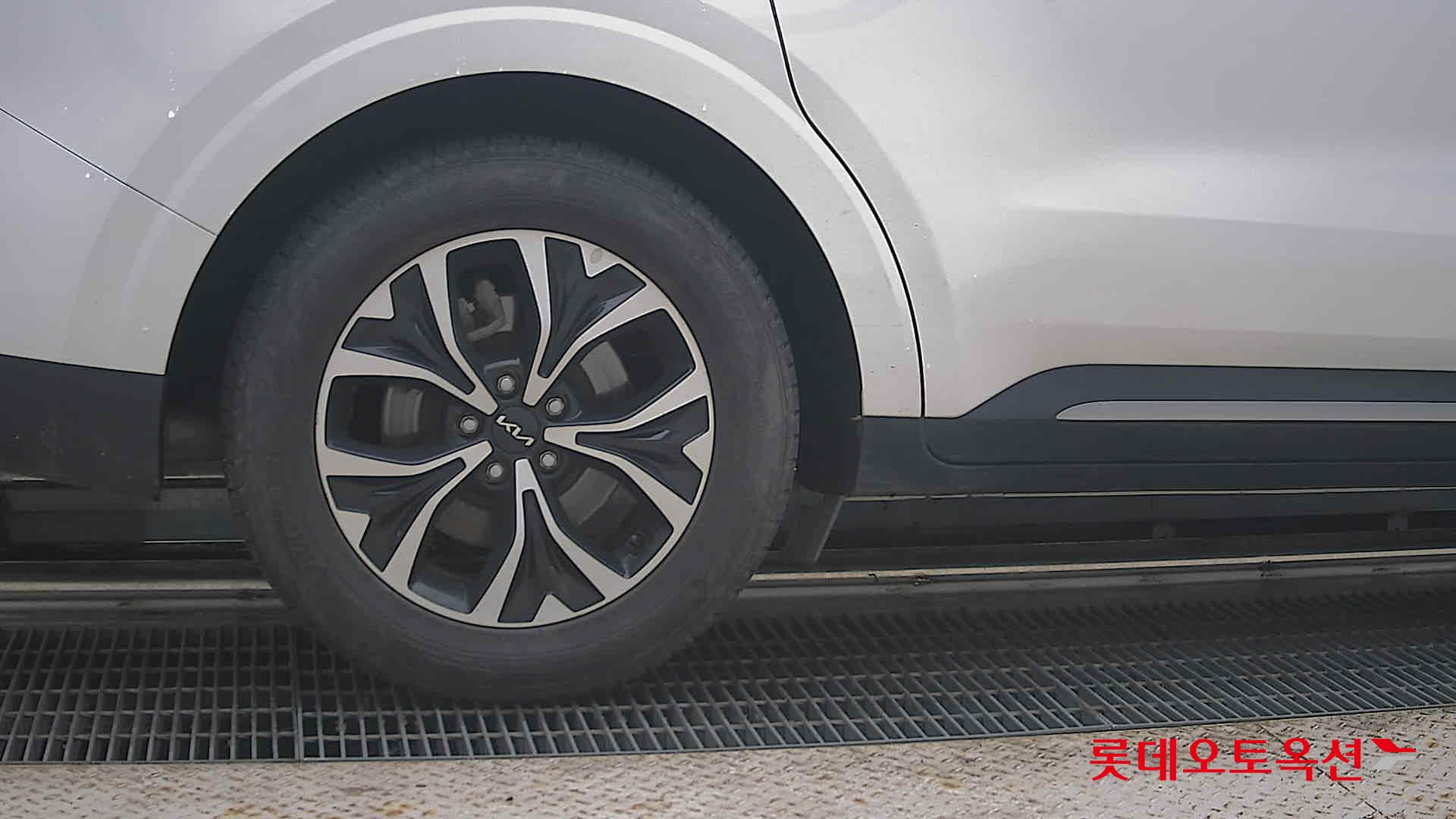 2023 - kia carnival