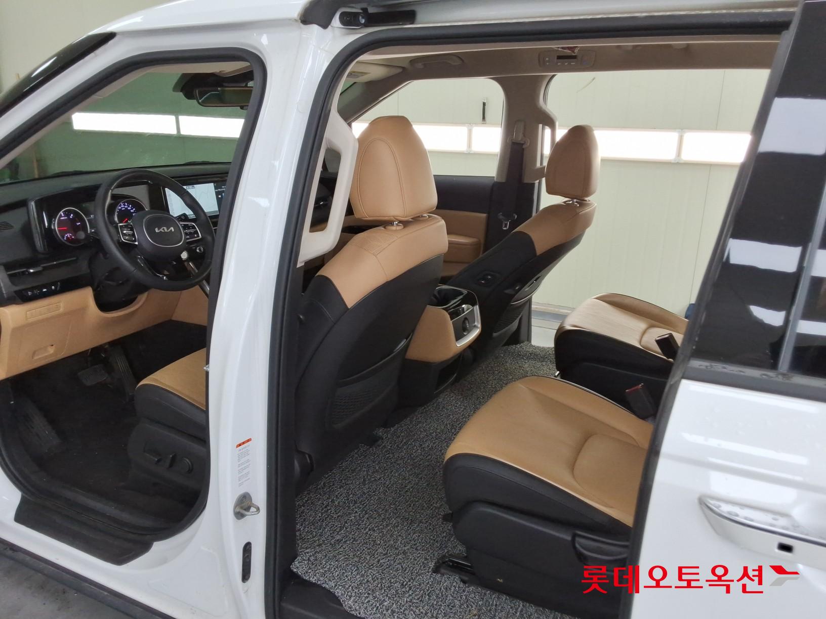 2023 - kia carnival