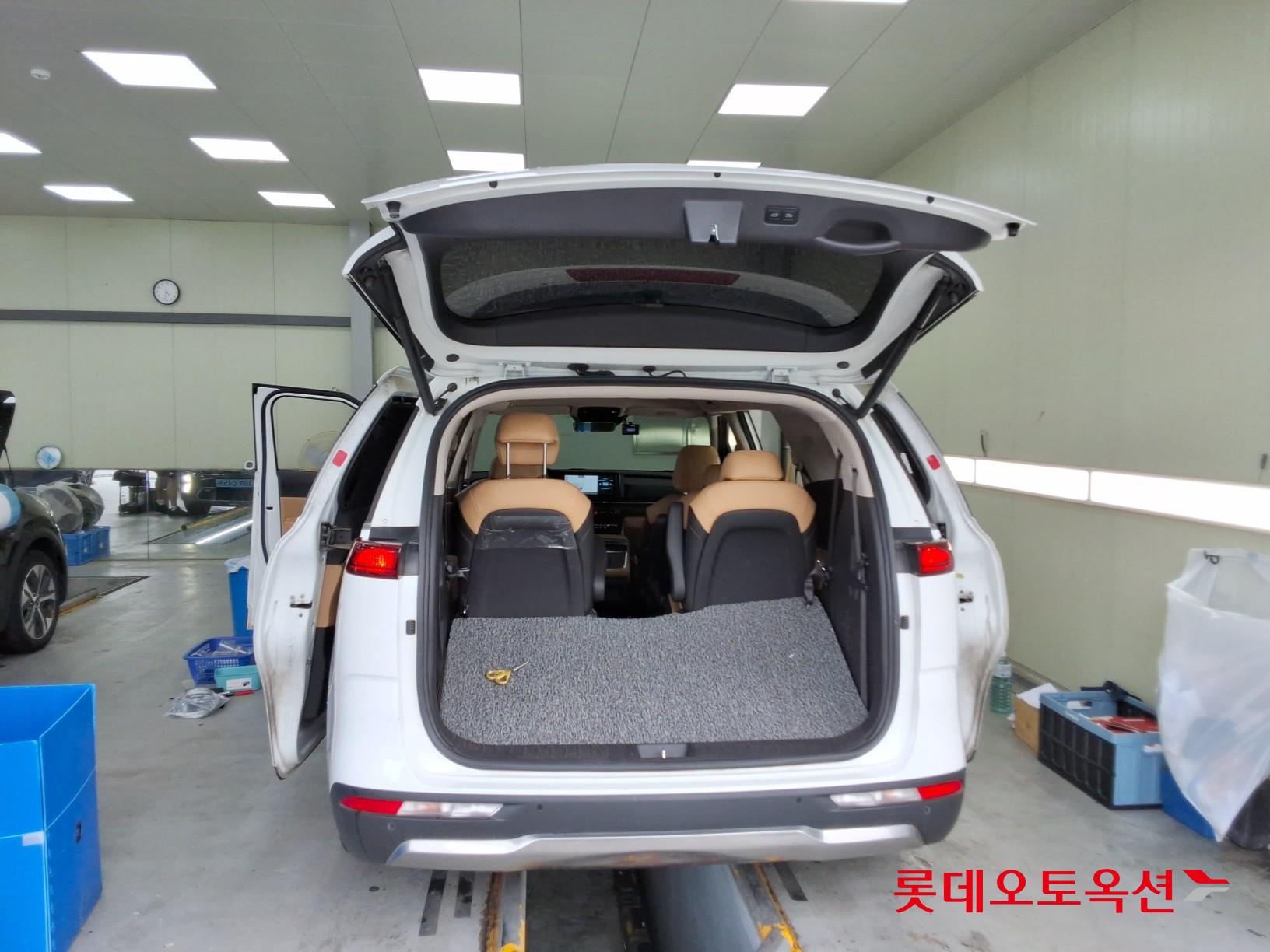 2023 - kia carnival