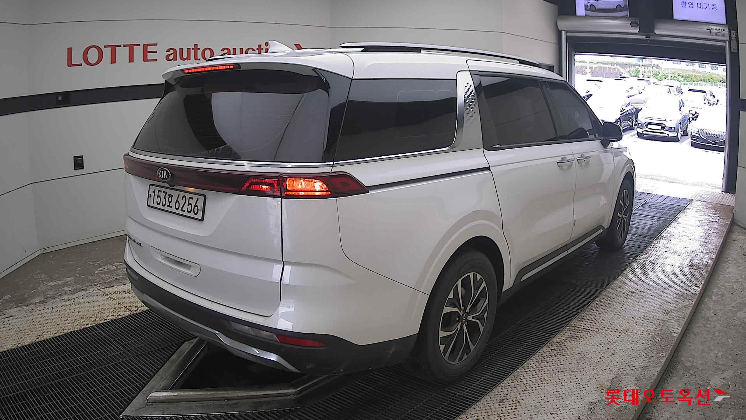 2021 - kia carnival