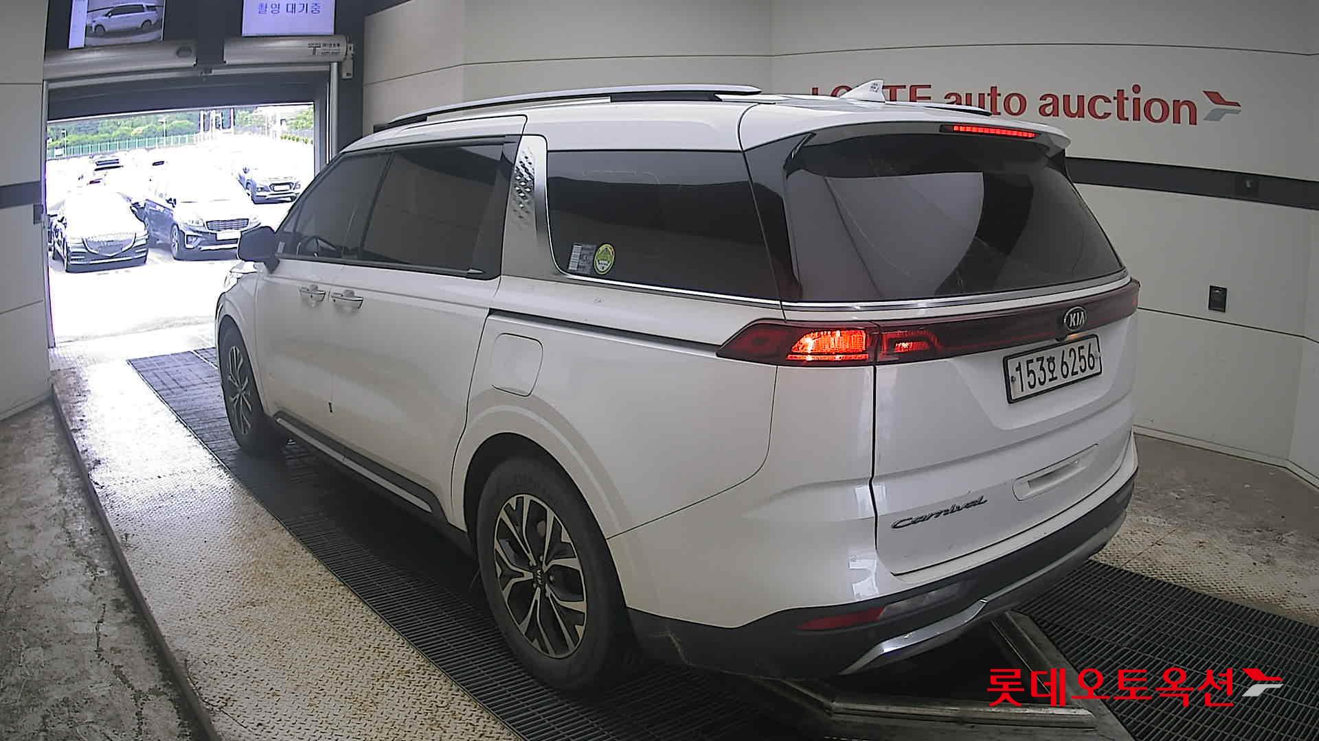 2021 - kia carnival