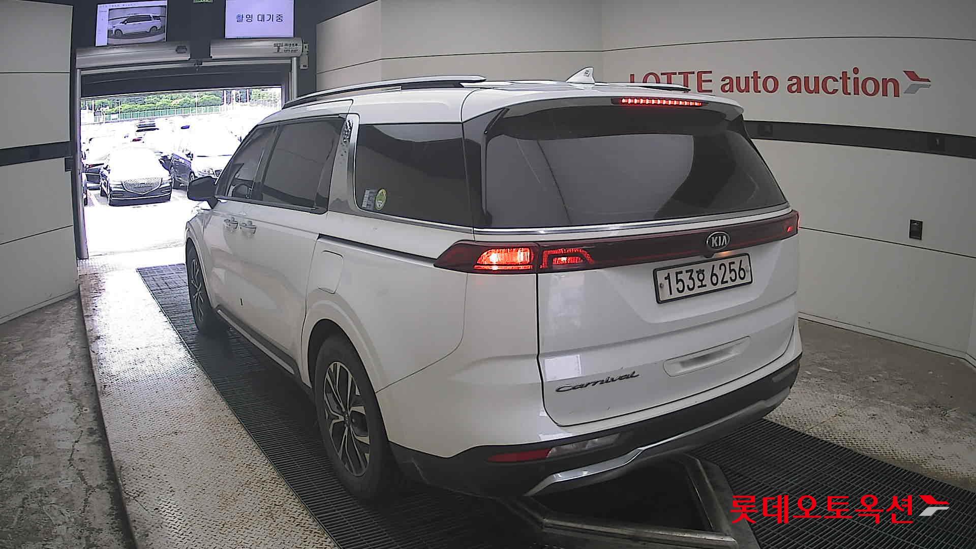 2021 - kia carnival