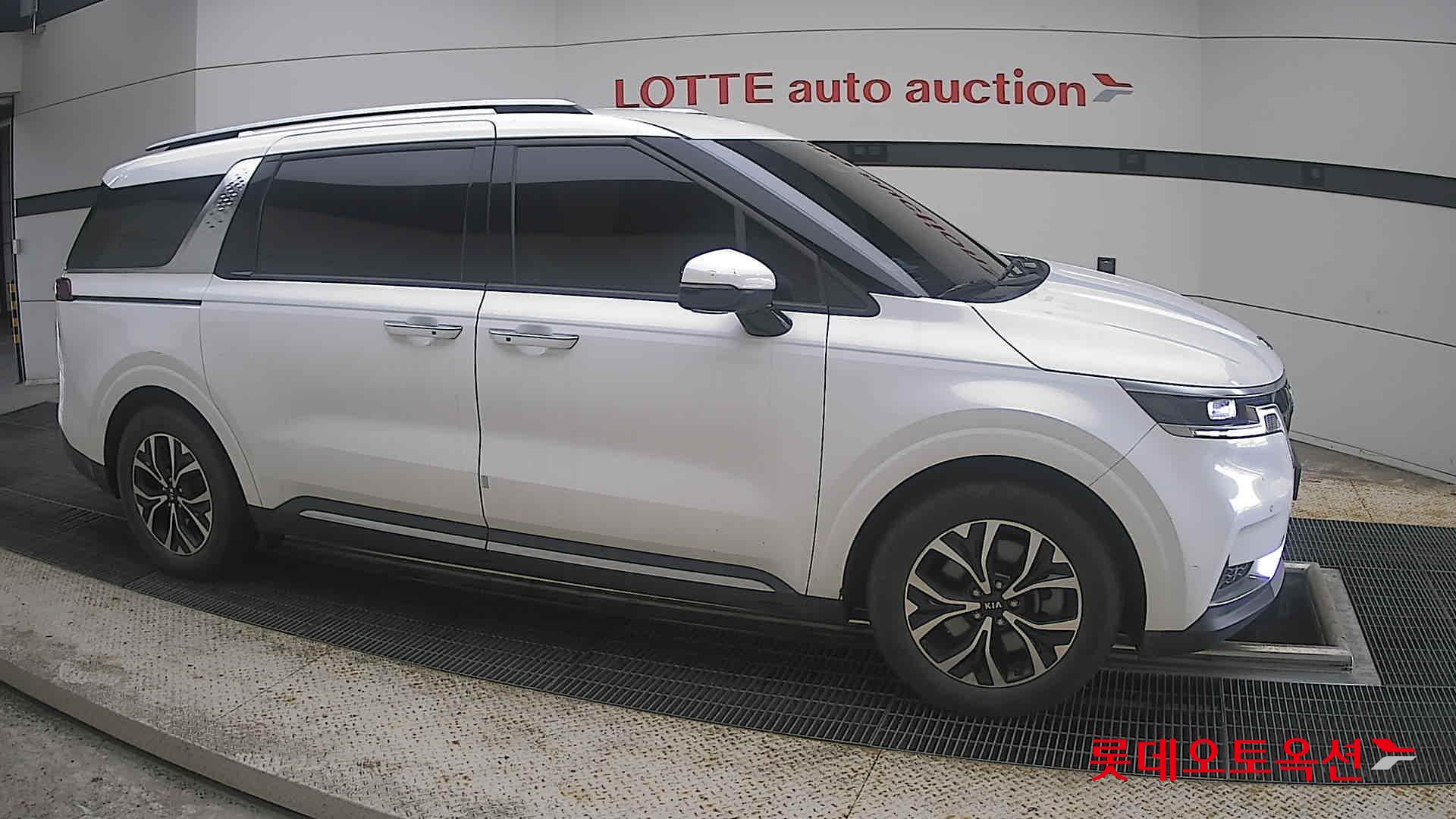 2021 - kia carnival