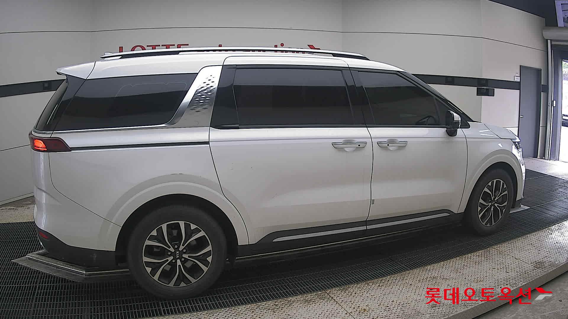 2021 - kia carnival
