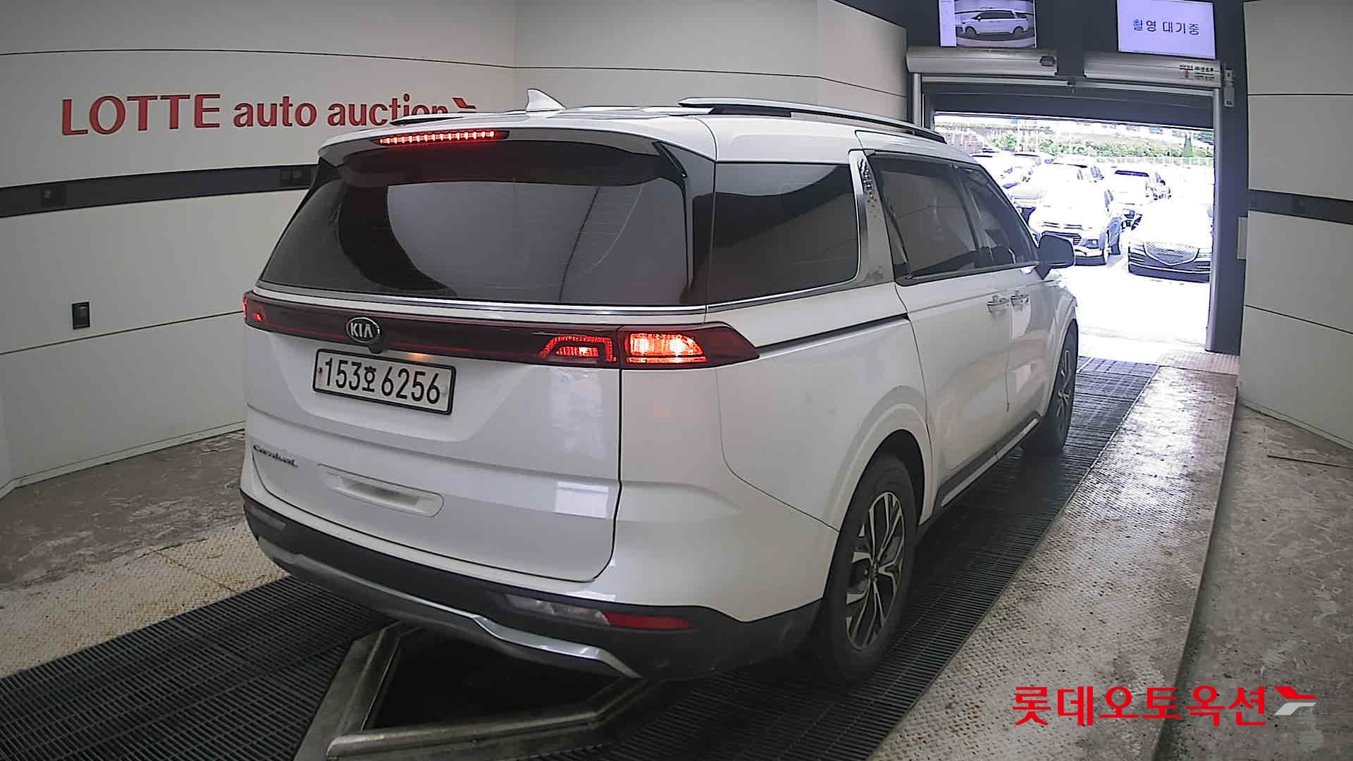2021 - kia carnival