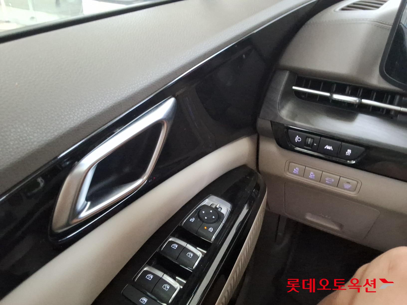 2021 - kia carnival