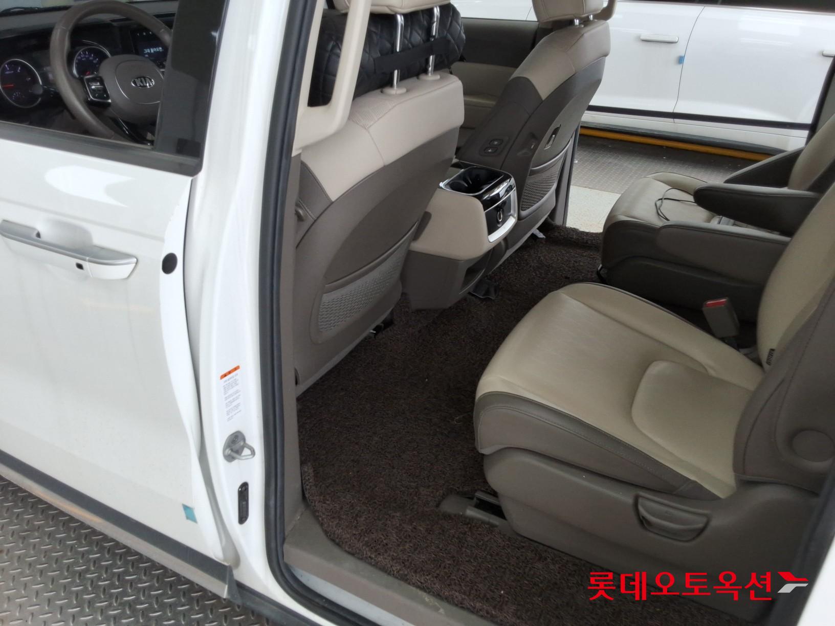 2021 - kia carnival