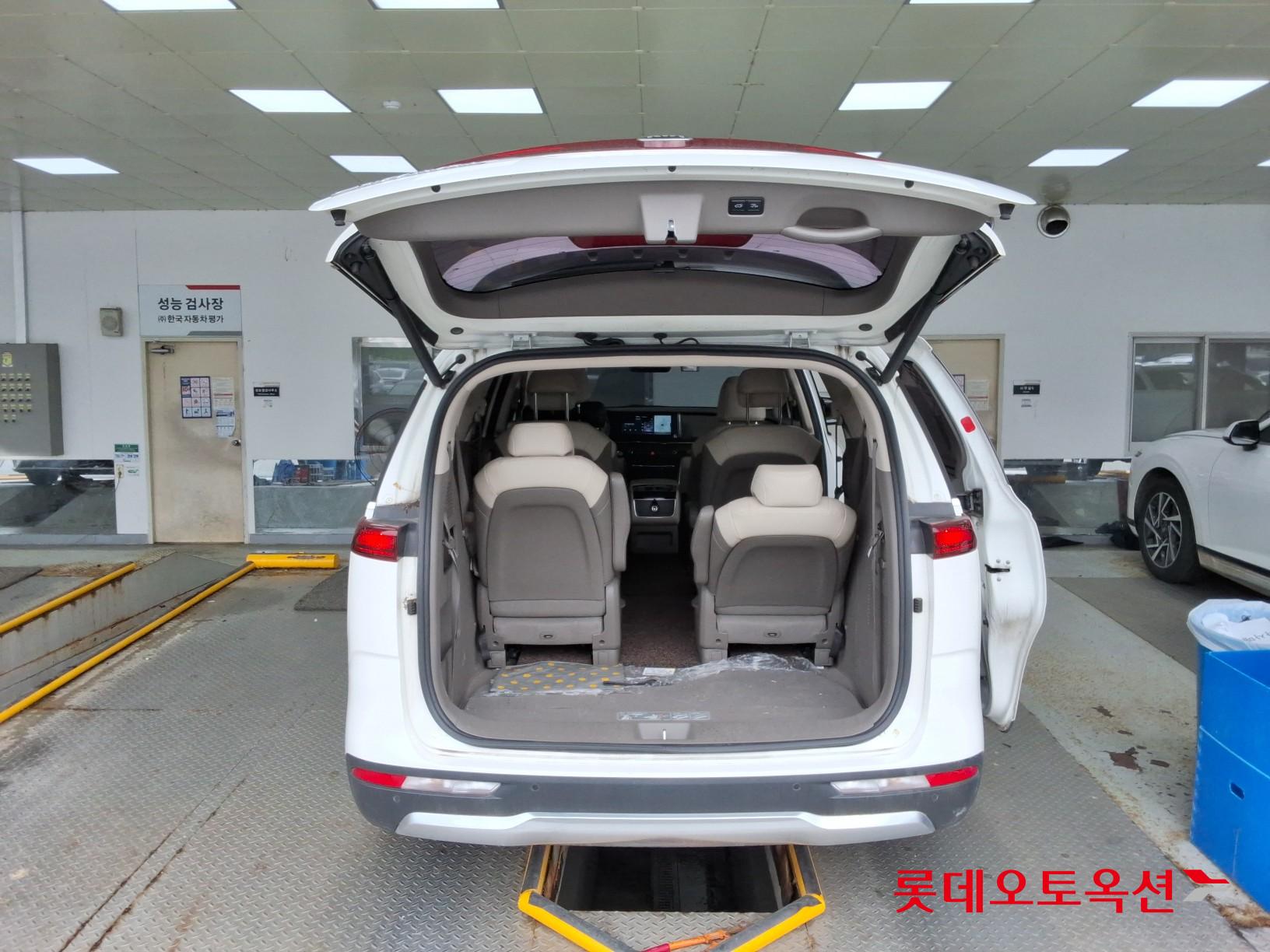 2021 - kia carnival