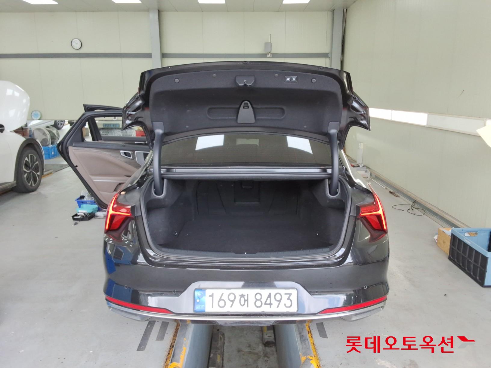 2023 - kia k8