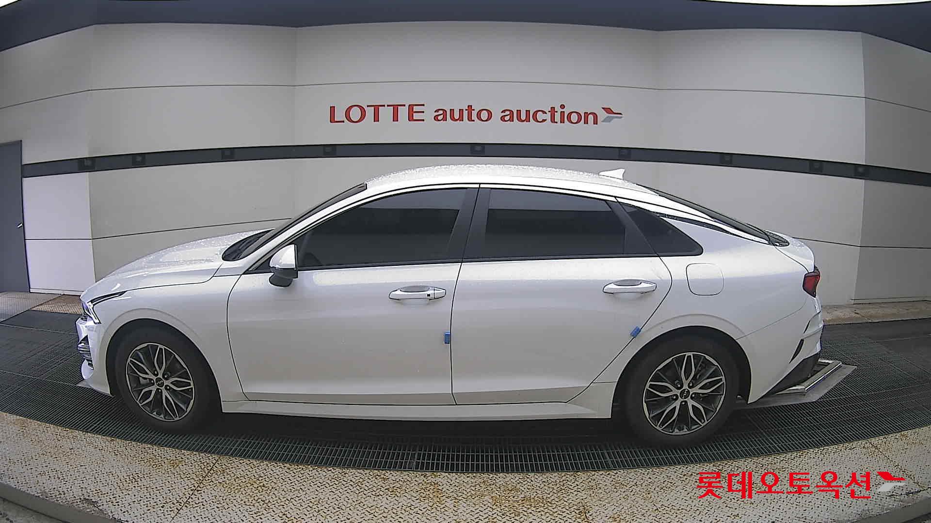 2022 - kia k5