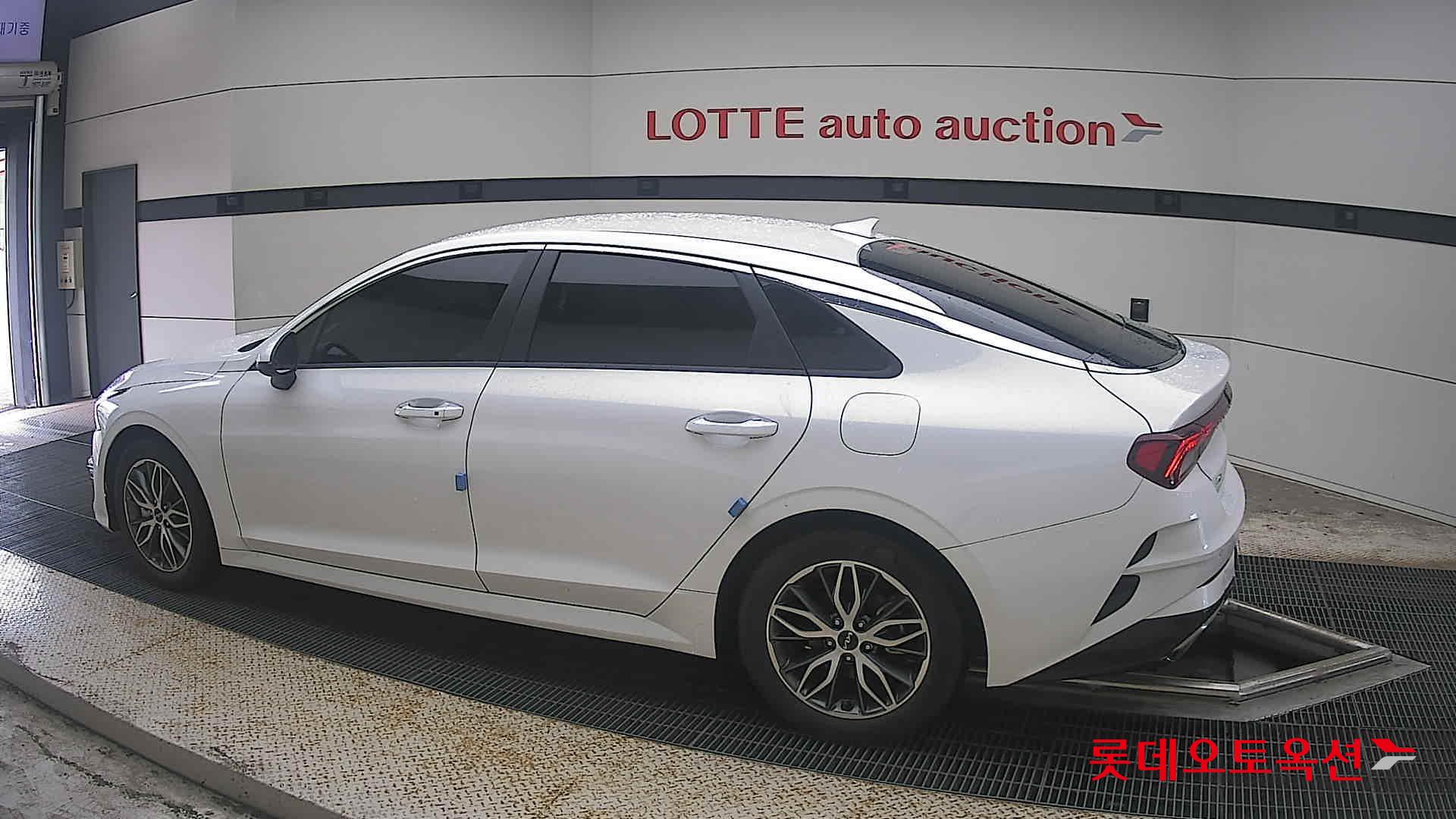 2022 - kia k5