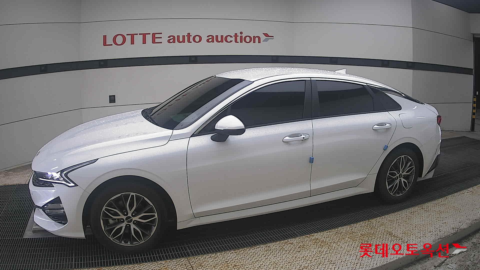 2022 - kia k5
