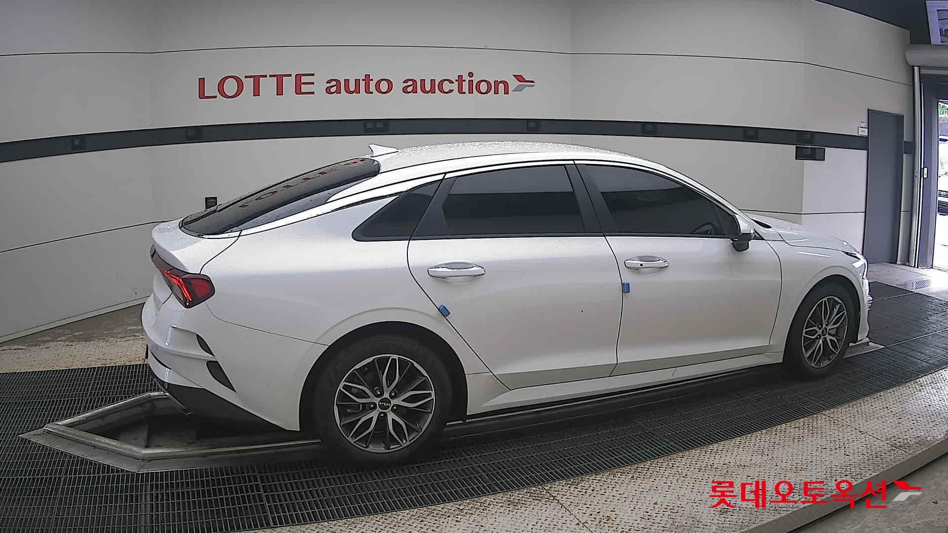 2022 - kia k5
