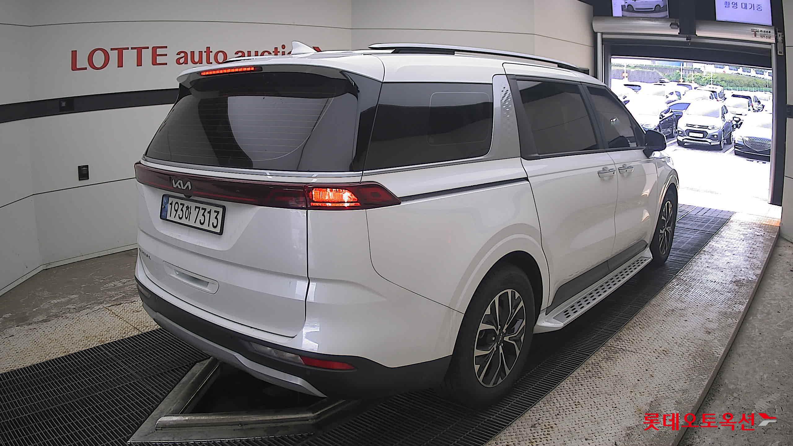 2022 - kia carnival