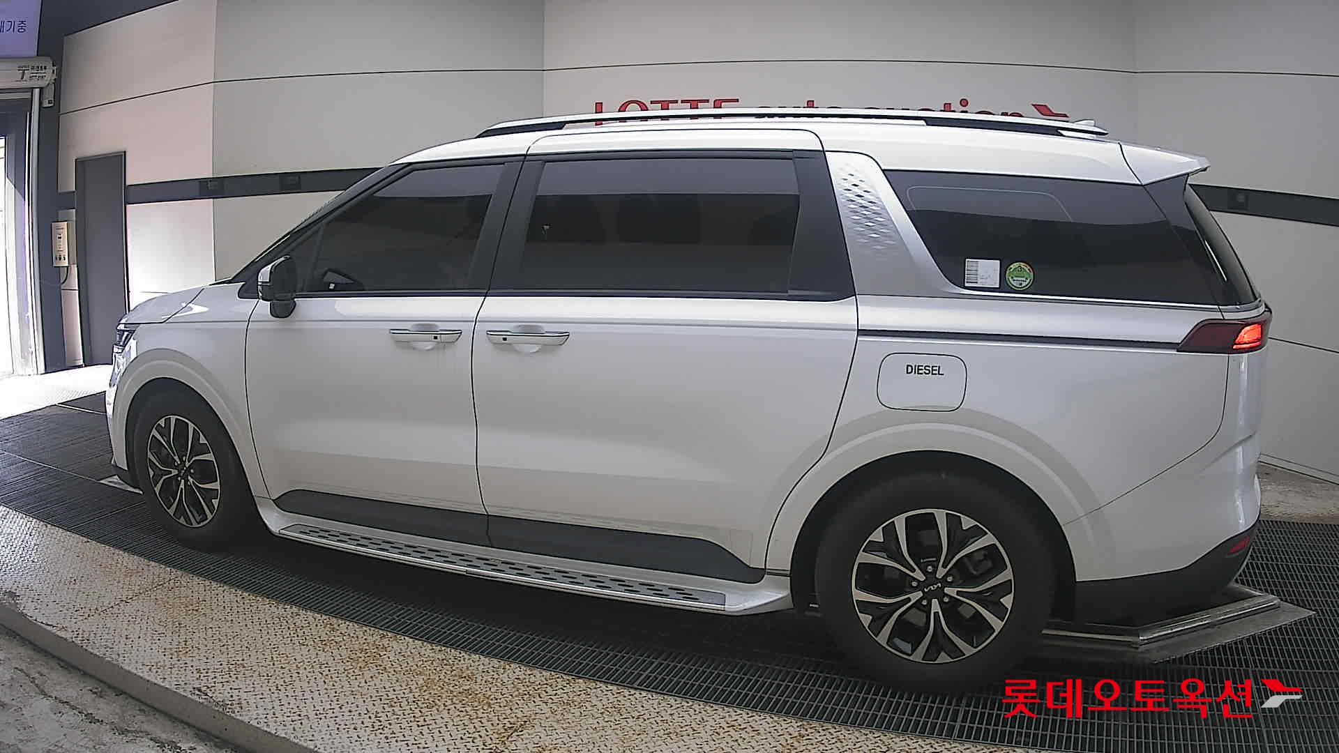 2022 - kia carnival
