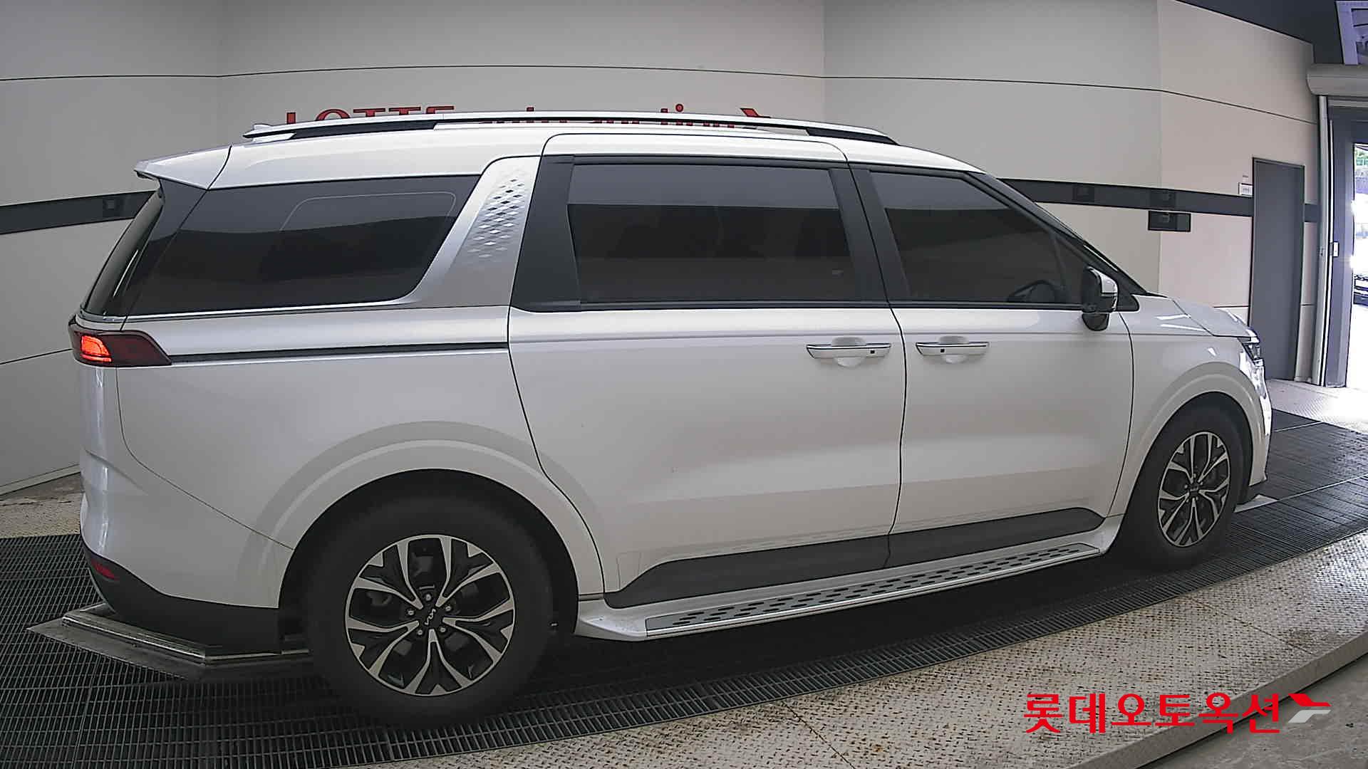 2022 - kia carnival