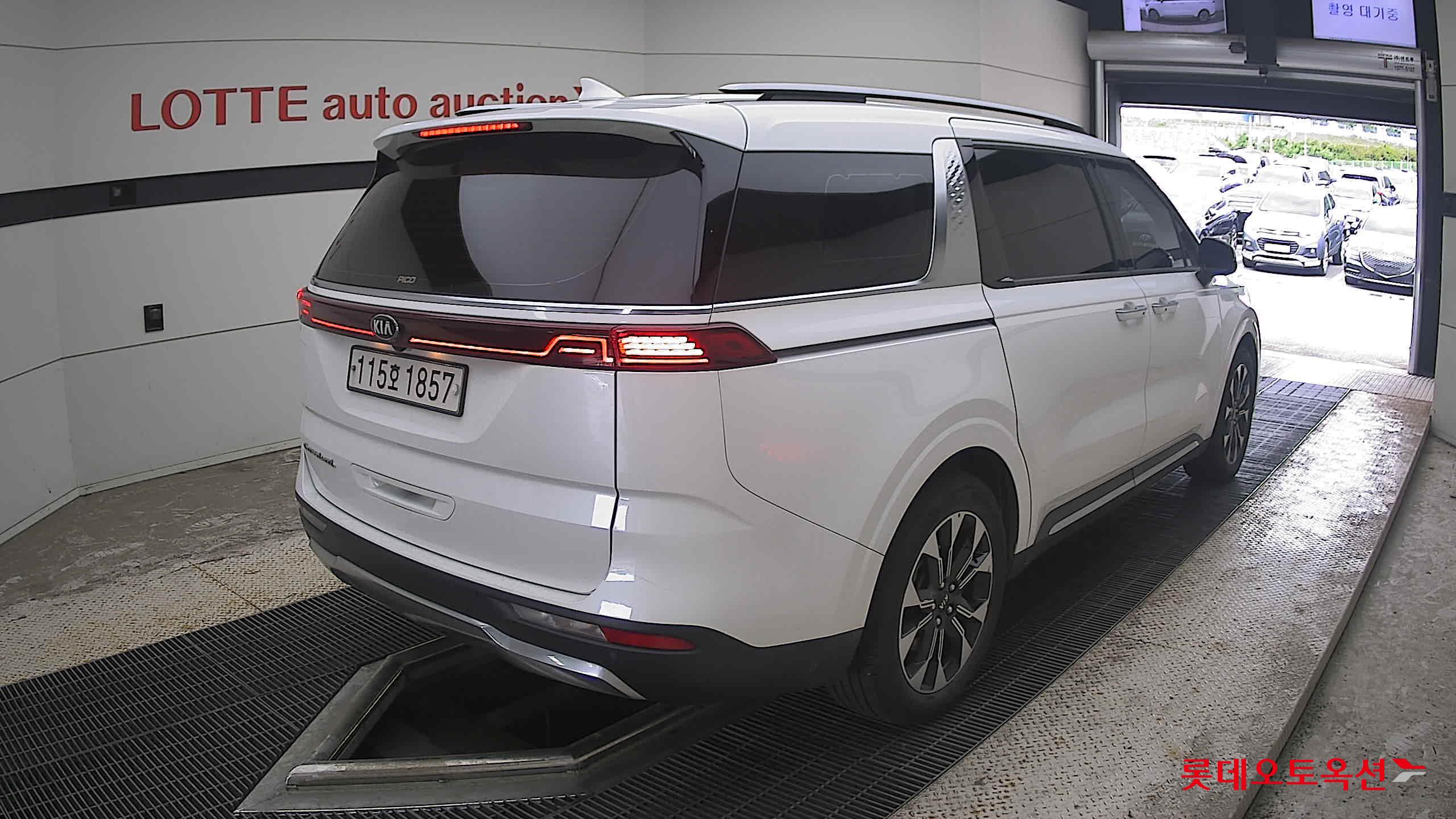 2021 - kia carnival
