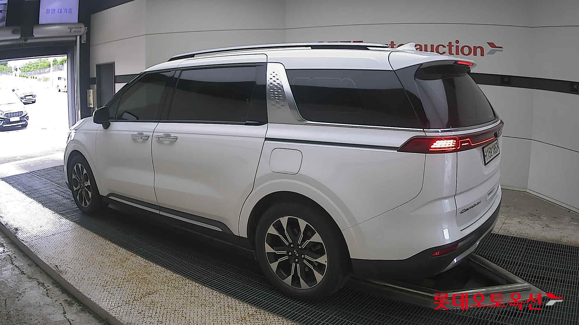 2021 - kia carnival