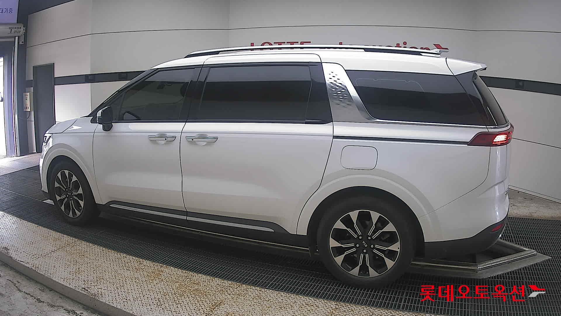 2021 - kia carnival